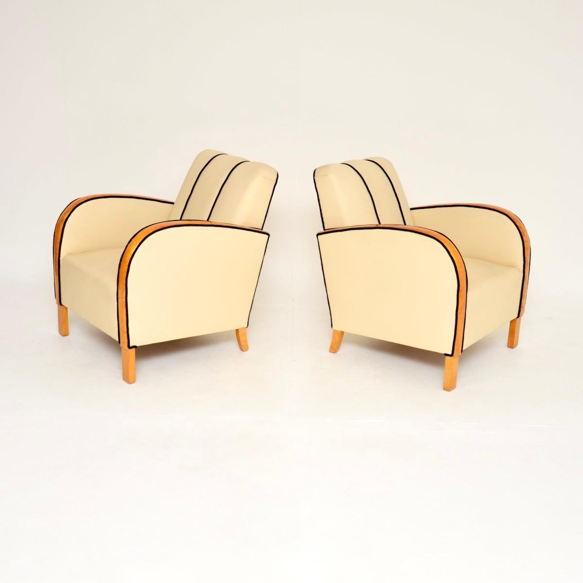 Pair of Swedish Art Deco Armchairs in Leather and Satin Birch In Good Condition For Sale In London, GB
