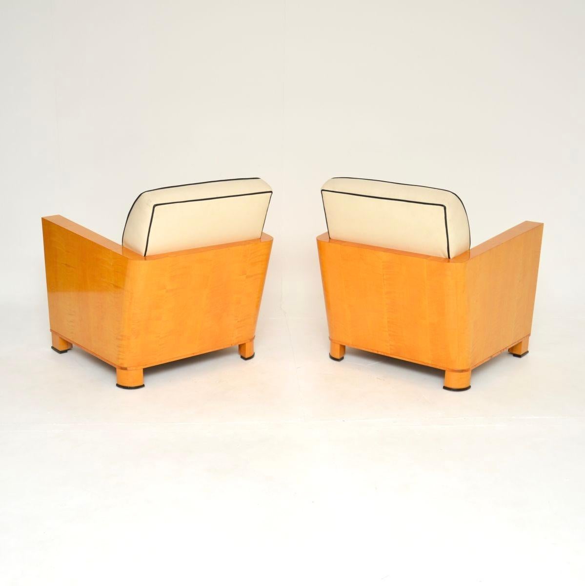 Mid-20th Century Pair of Swedish Art Deco Armchairs in Leather and Satin Birch For Sale