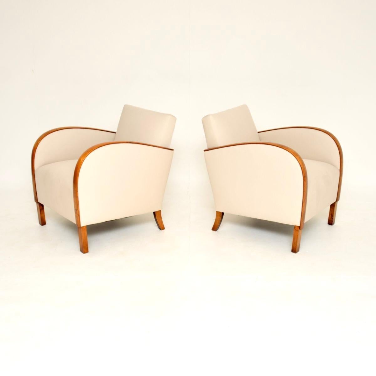 Suédois Pair of Swedish Art Deco Armchairs in Satin Birch en vente