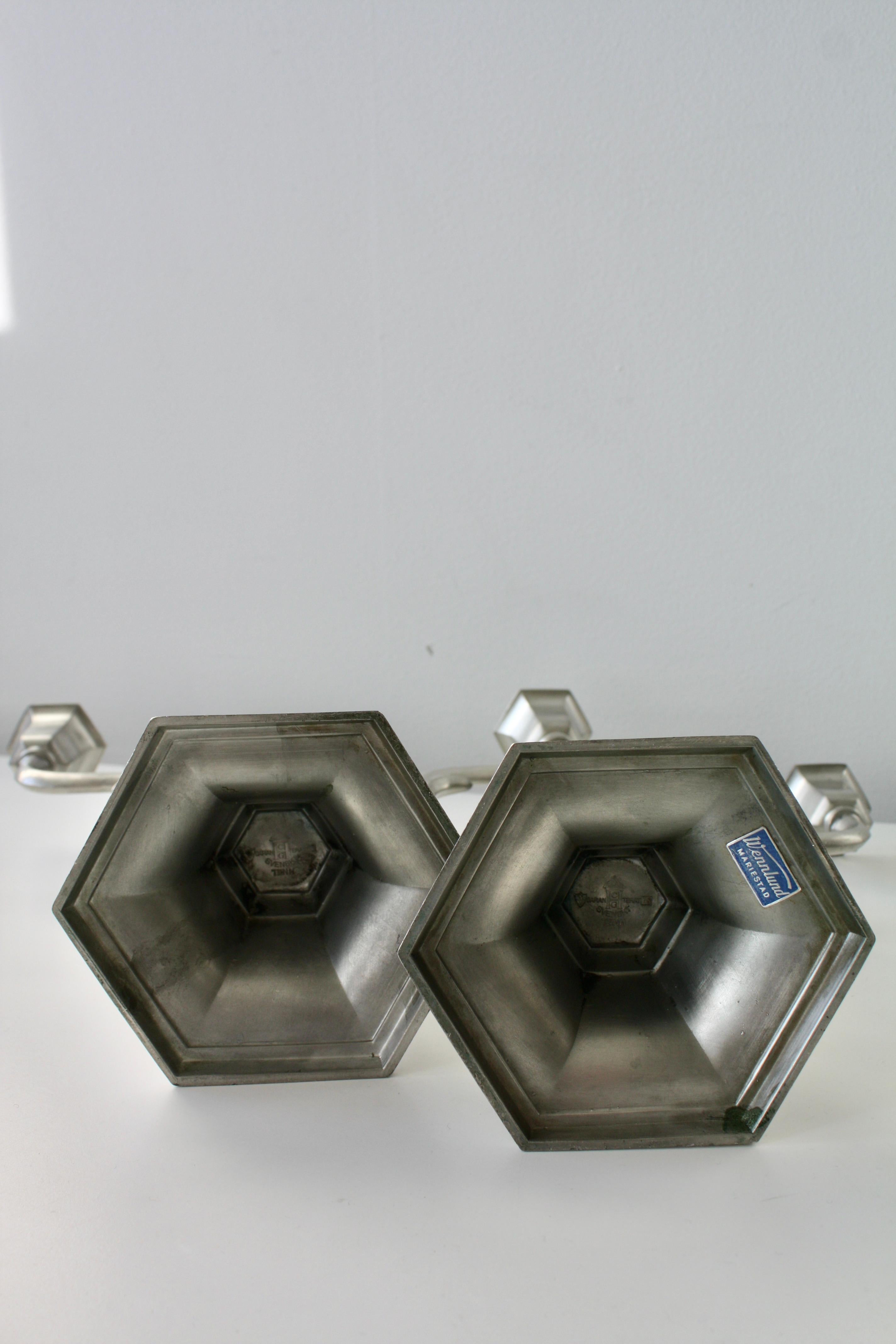 Coppia di C.C. svedesi in stile Art Deco. Candelabro a due luci in peltro Hallberg 1930 in vendita 5