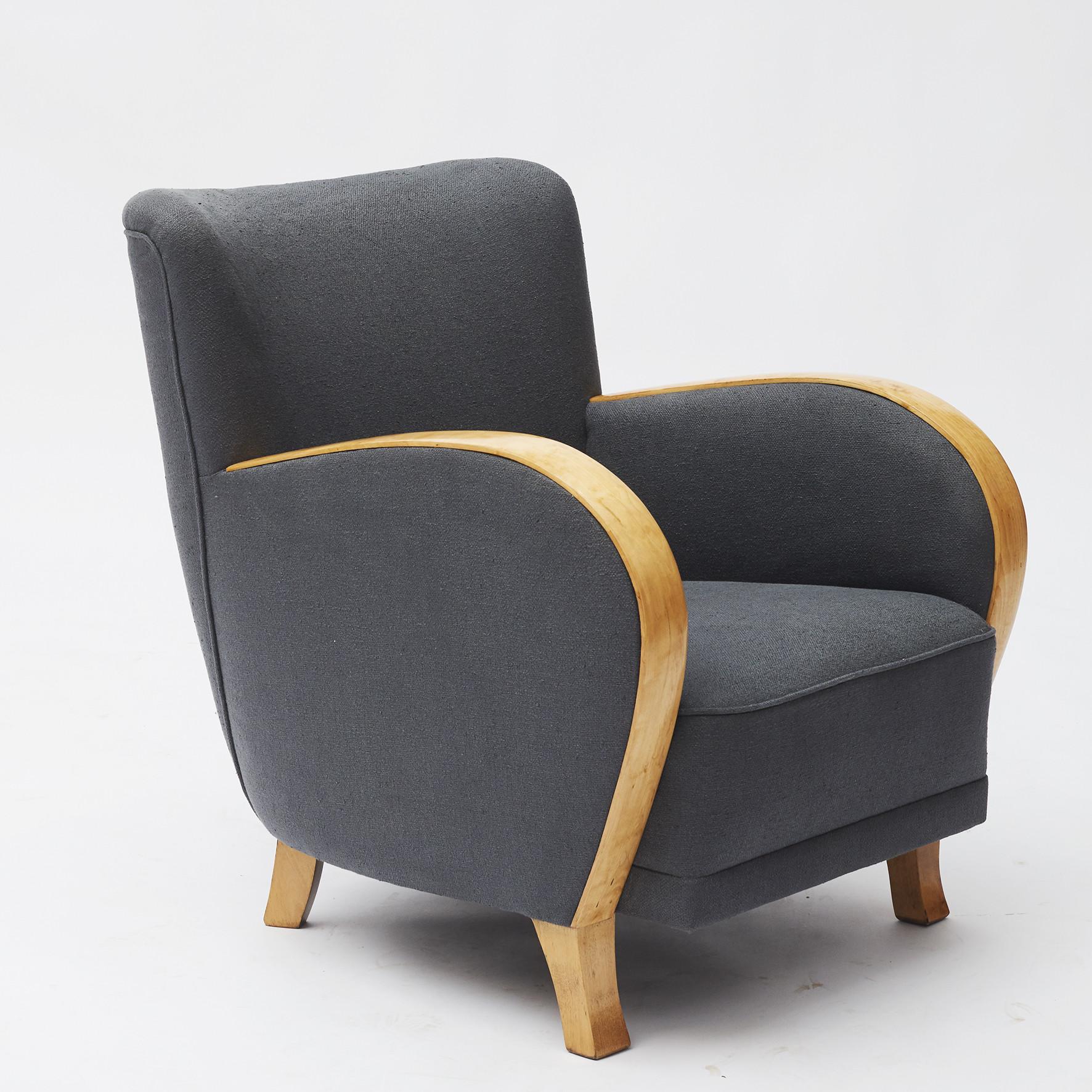 Suédois Paire de fauteuils Art déco suédois en bouleau et tissu en vente