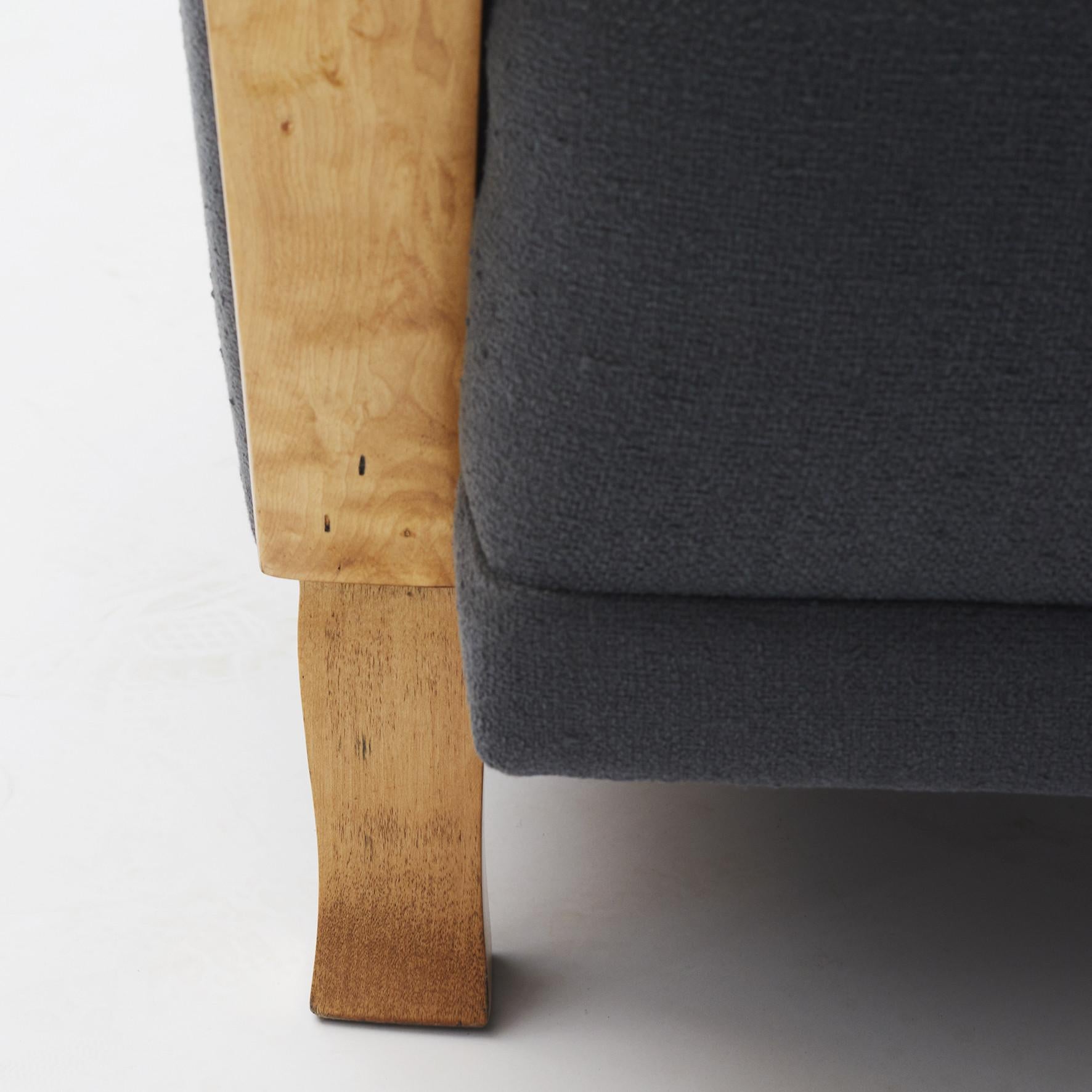 Paire de fauteuils Art déco suédois en bouleau et tissu en vente 1