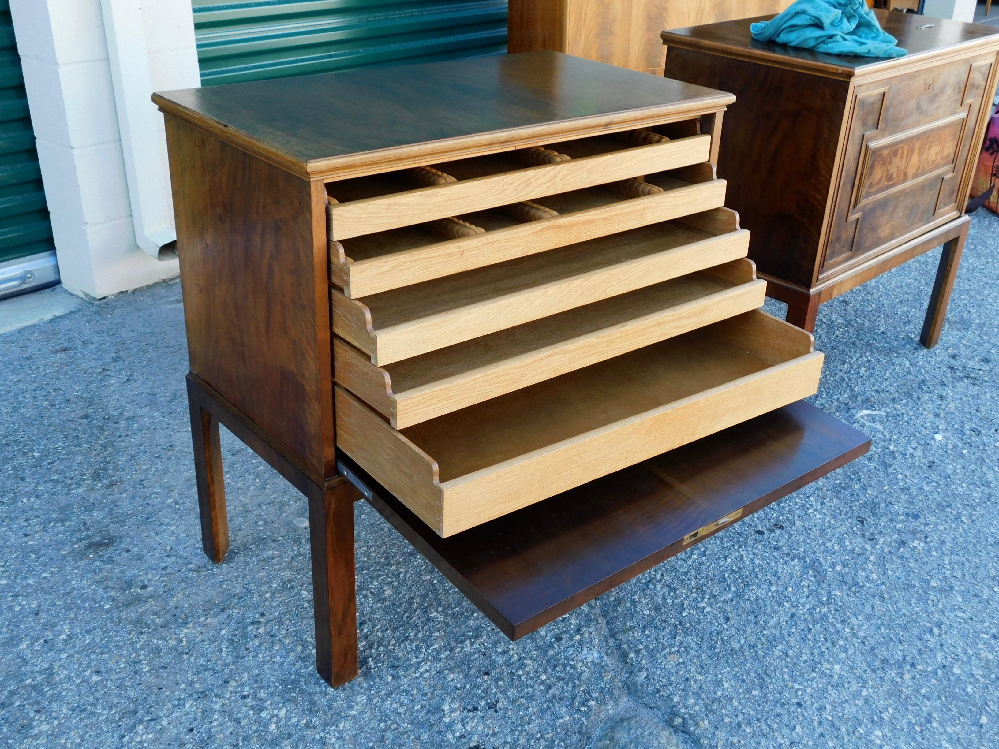 Pair of Swedish Art Deco Inlaid Chests in Highly Figured Walnut, circa 1920 4
