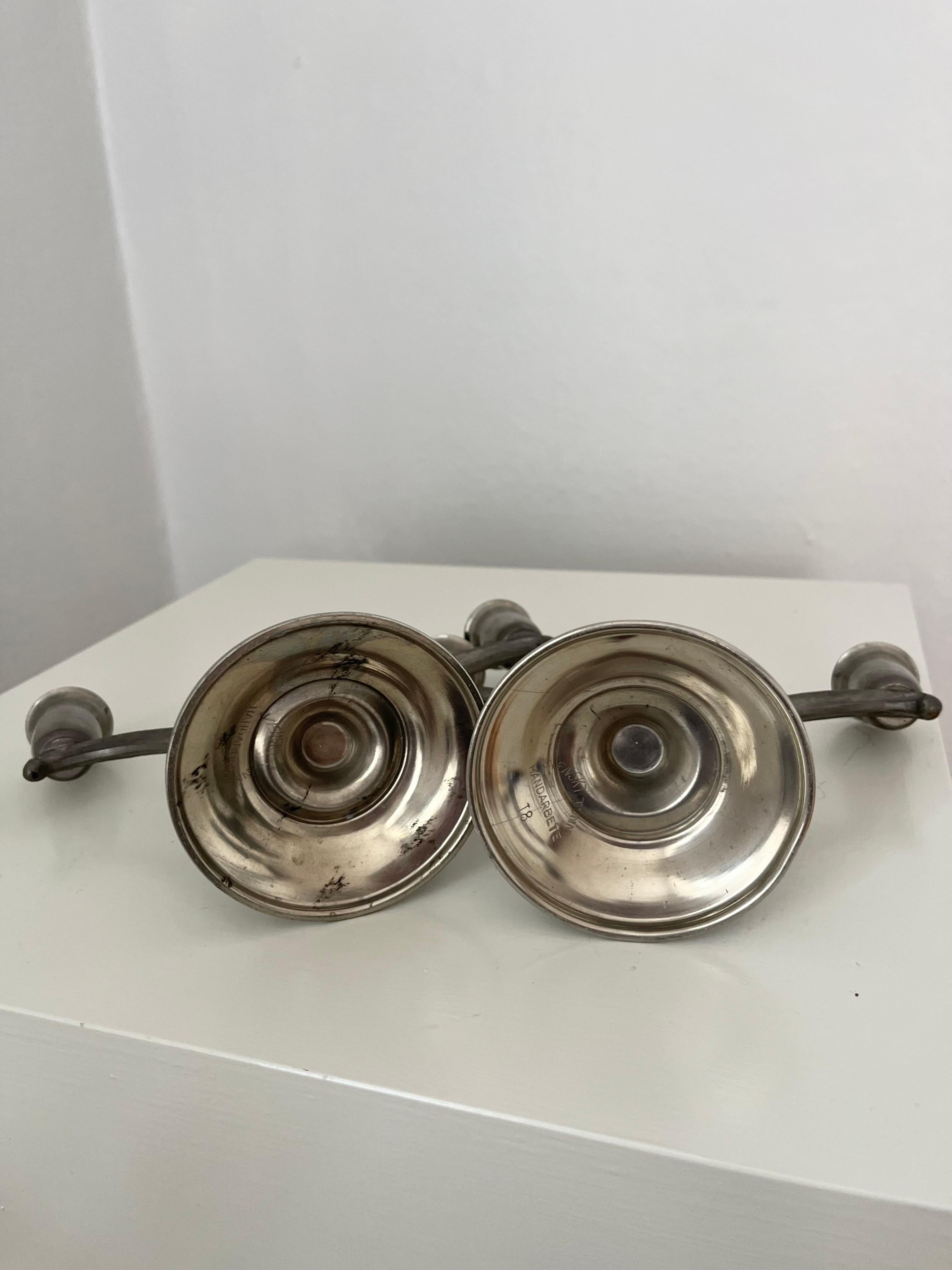 Coppia di candelieri svedesi in peltro Art Déco, anni '30 in vendita 4