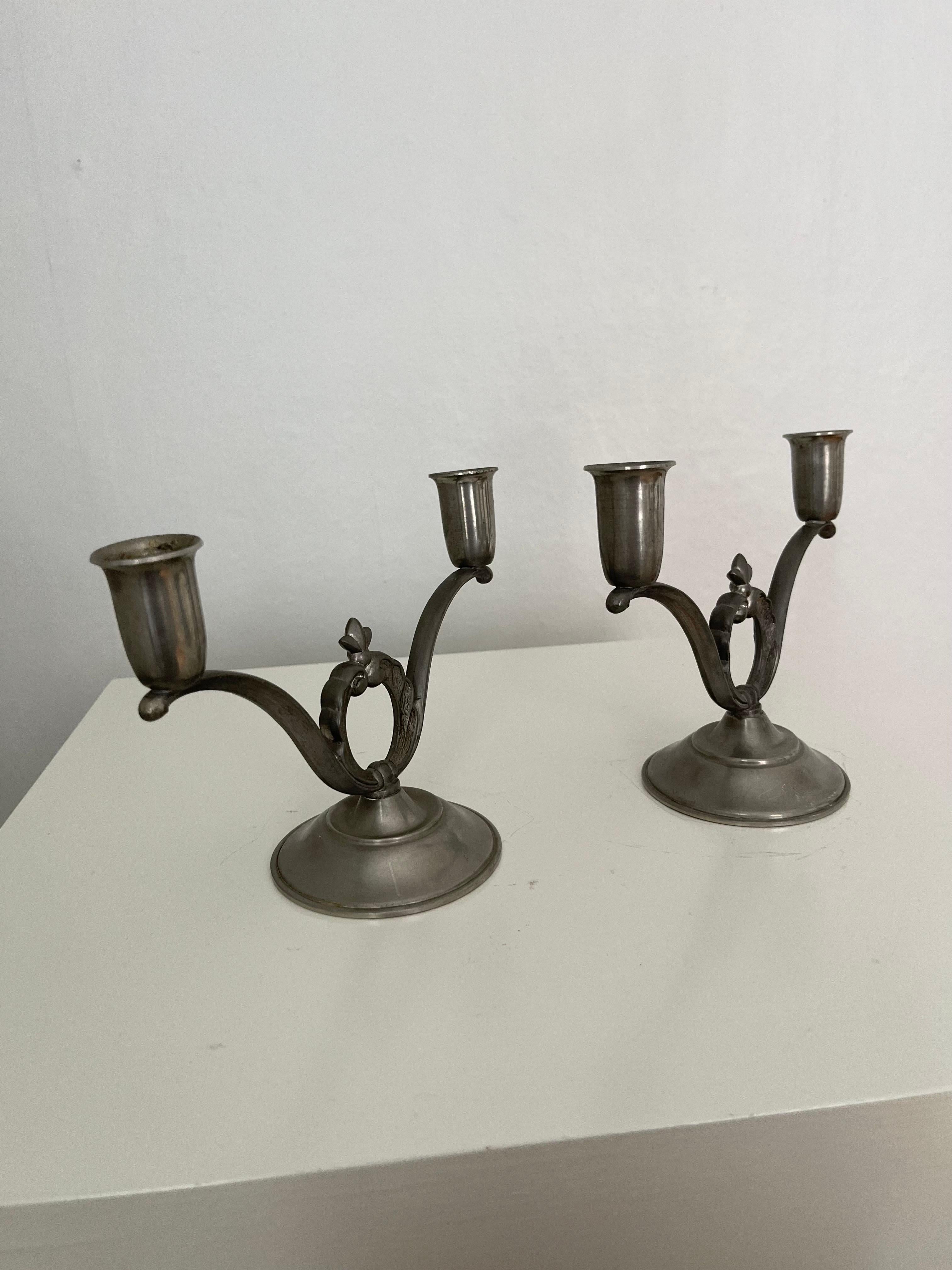 Peltro Coppia di candelieri svedesi in peltro Art Déco, anni '30 in vendita