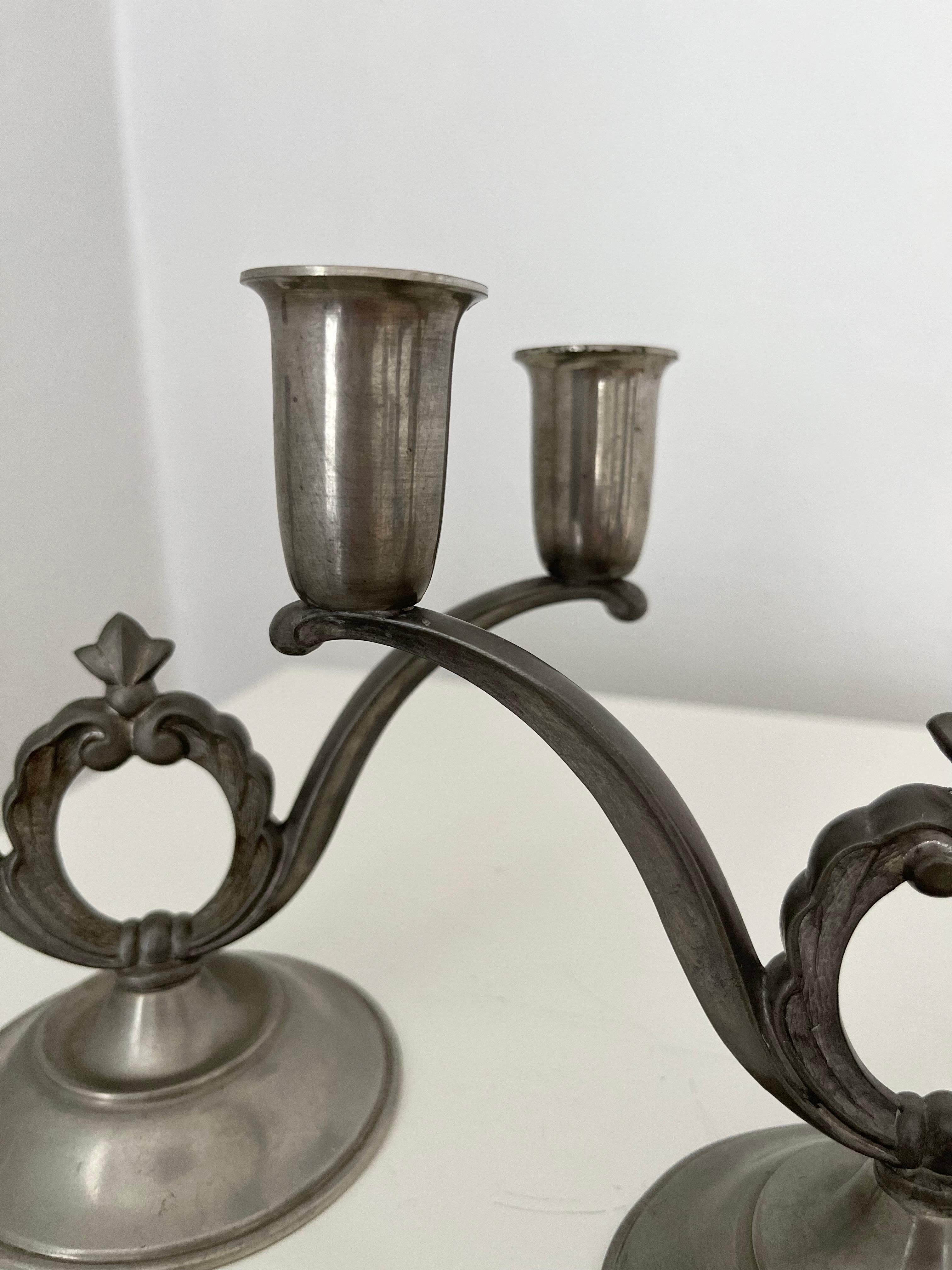 Coppia di candelieri svedesi in peltro Art Déco, anni '30 in vendita 3