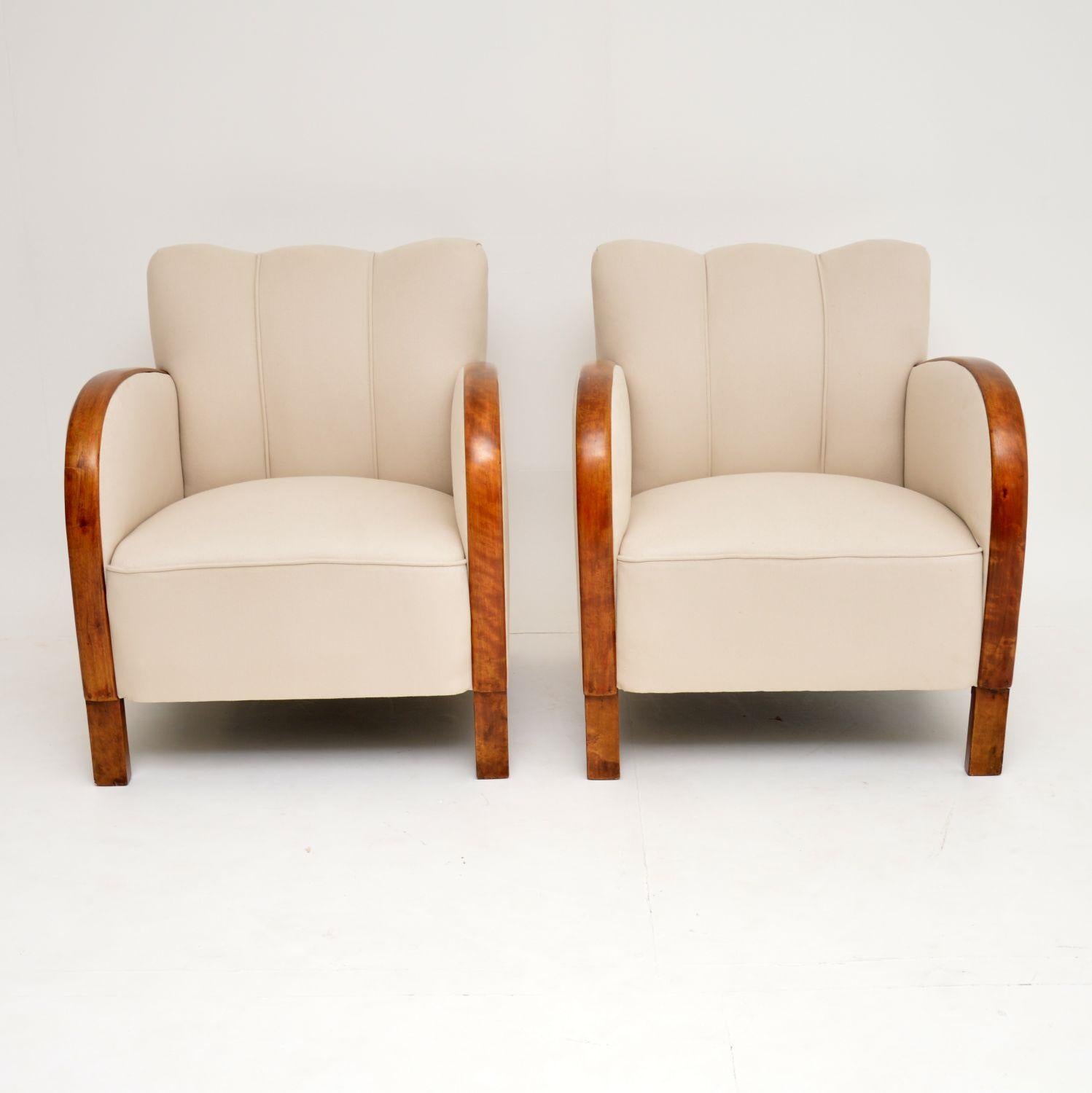Very stylish pair of original Swedish Art Deco armchairs, dating from the 1930s and in excellent condition.

These chairs have just been brought over from Sweden, been French polished and re-upholstered in our regular natural cotton linen fabric.