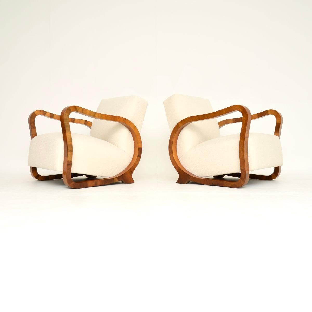Pair of Swedish Art Deco Walnut Armchairs im Zustand „Gut“ im Angebot in London, GB