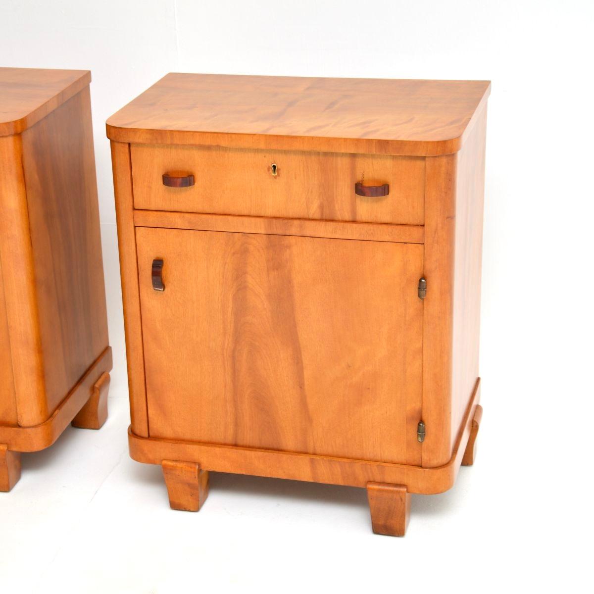 Coppia di comodini svedesi in noce Art Déco in vendita 4
