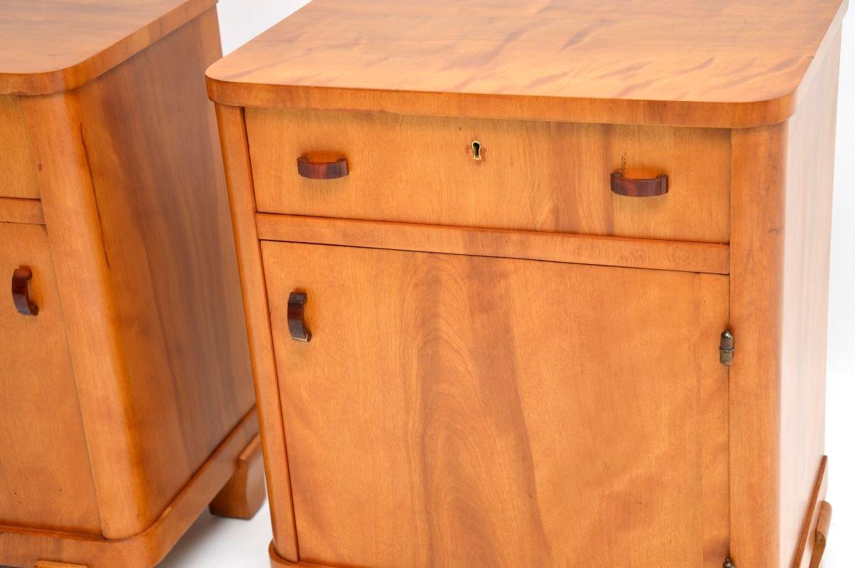 Coppia di comodini svedesi in noce Art Déco in vendita 6
