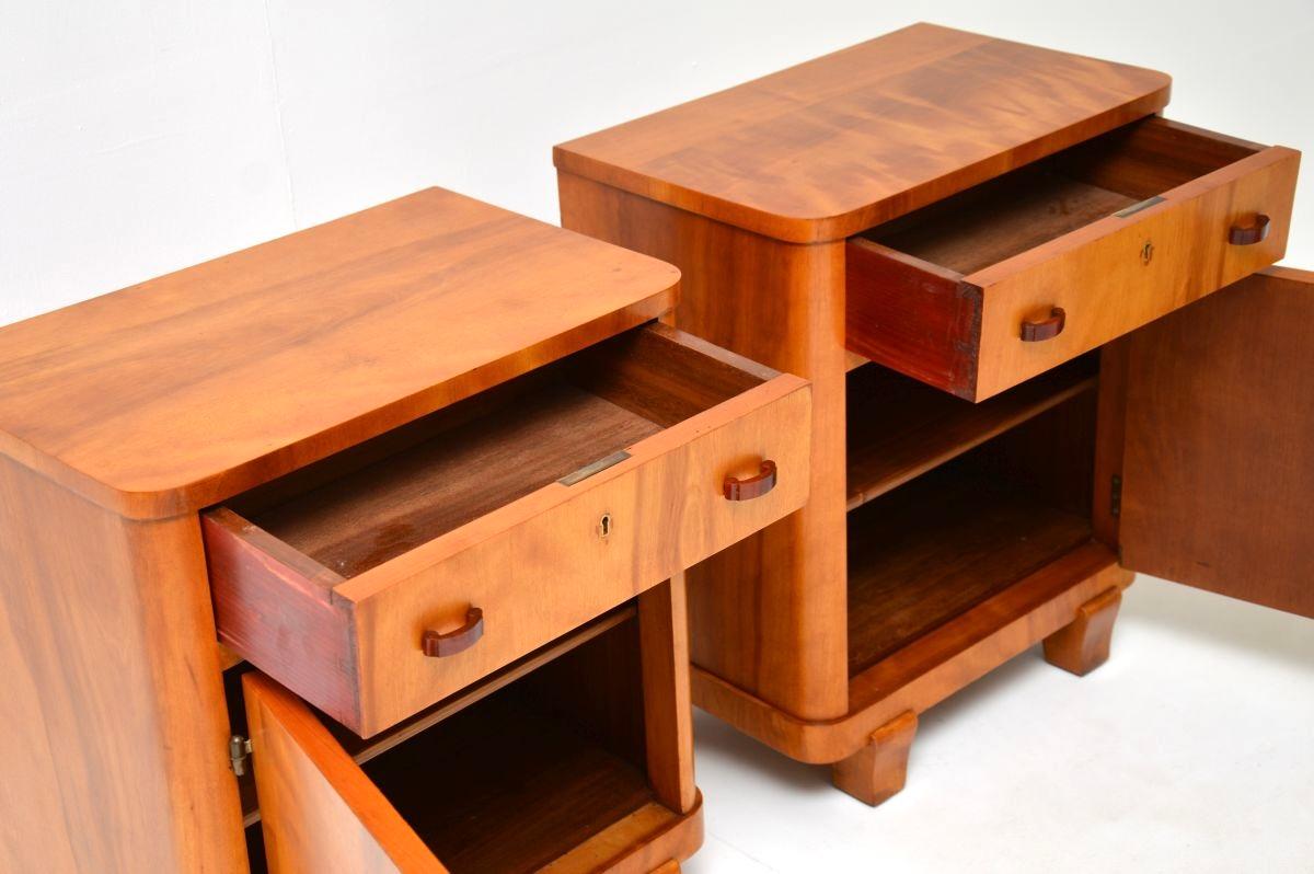Coppia di comodini svedesi in noce Art Déco In condizioni buone in vendita a London, GB