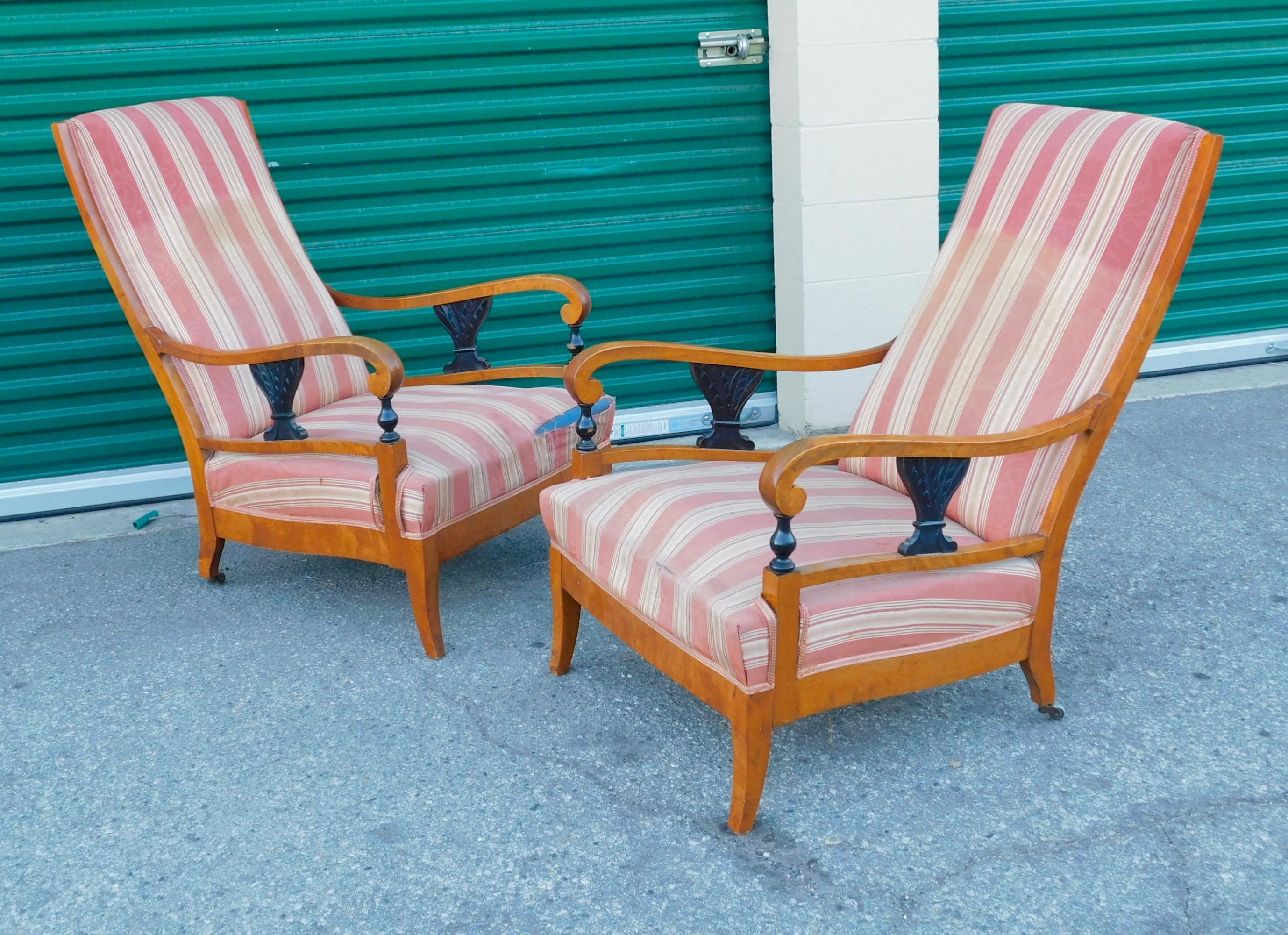 Early 20th Century Pair of Swedish Biedermeier Revival Armchairs in Golden Birch, circa 1910 For Sale