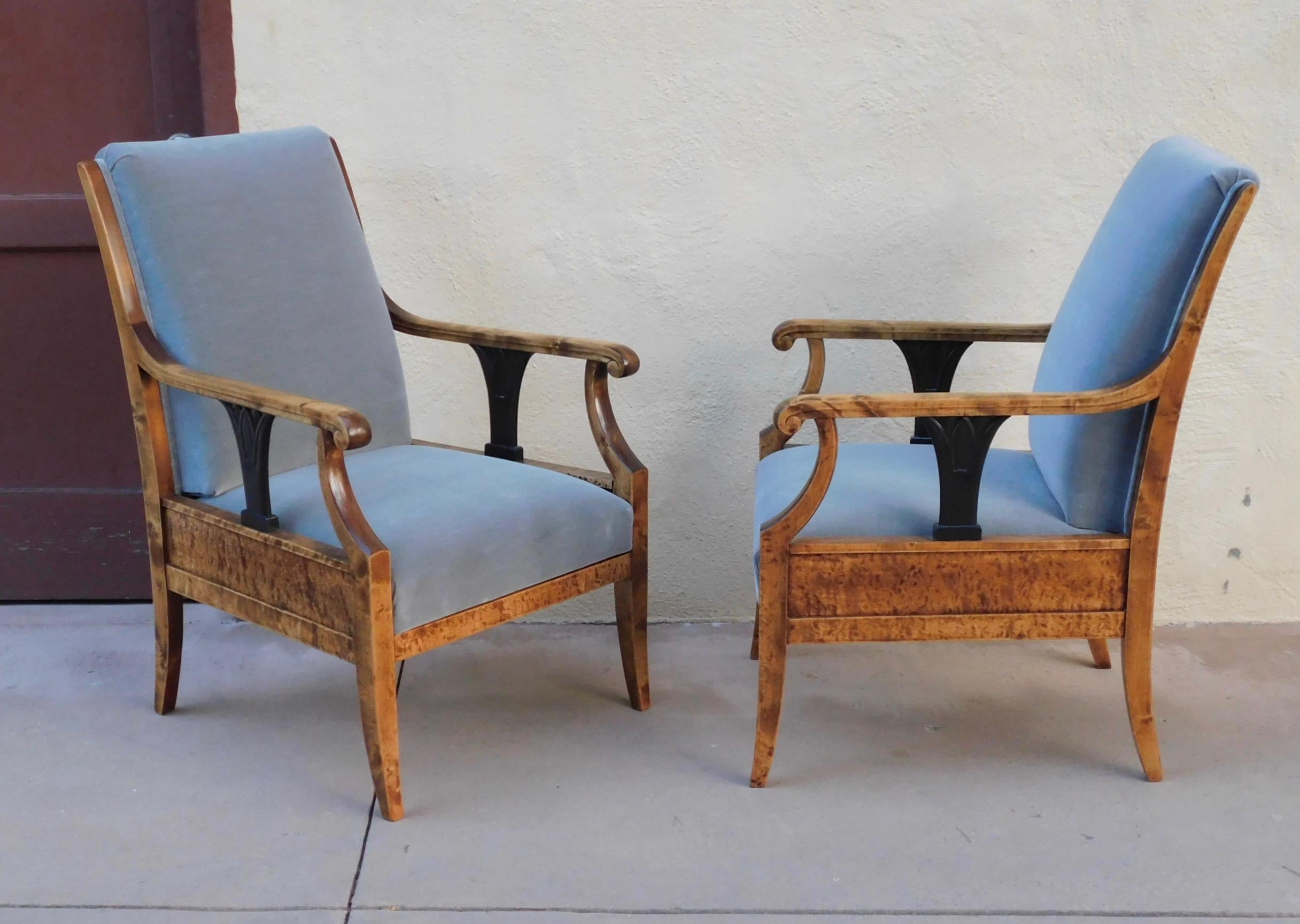 Early 20th Century Pair of Swedish Biedermeier Revival Armchairs in Golden Flame Birch, circa 1920 For Sale