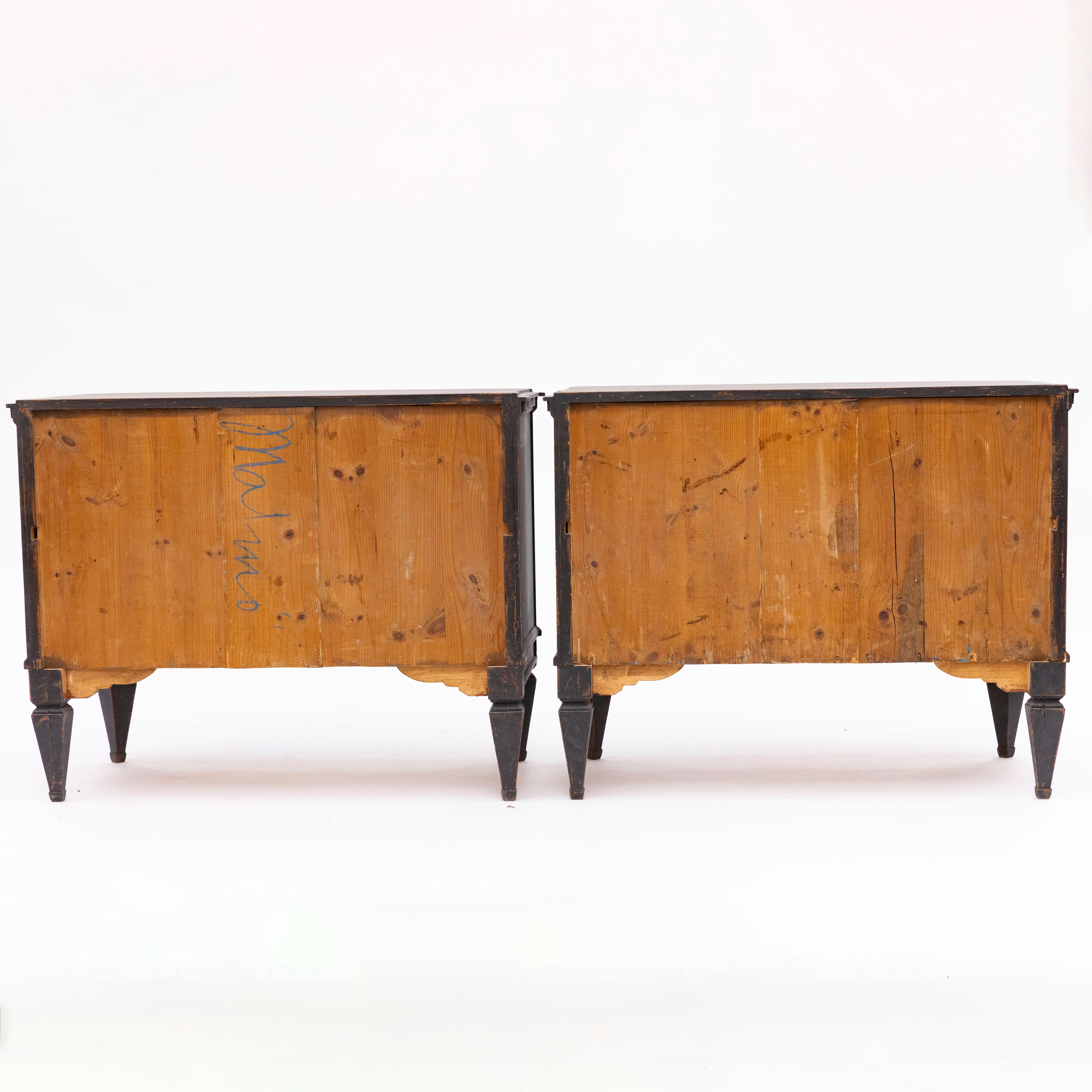 Pair of Swedish Black Painted Gustavian Style Chest of Drawers In Good Condition In Kastrup, DK