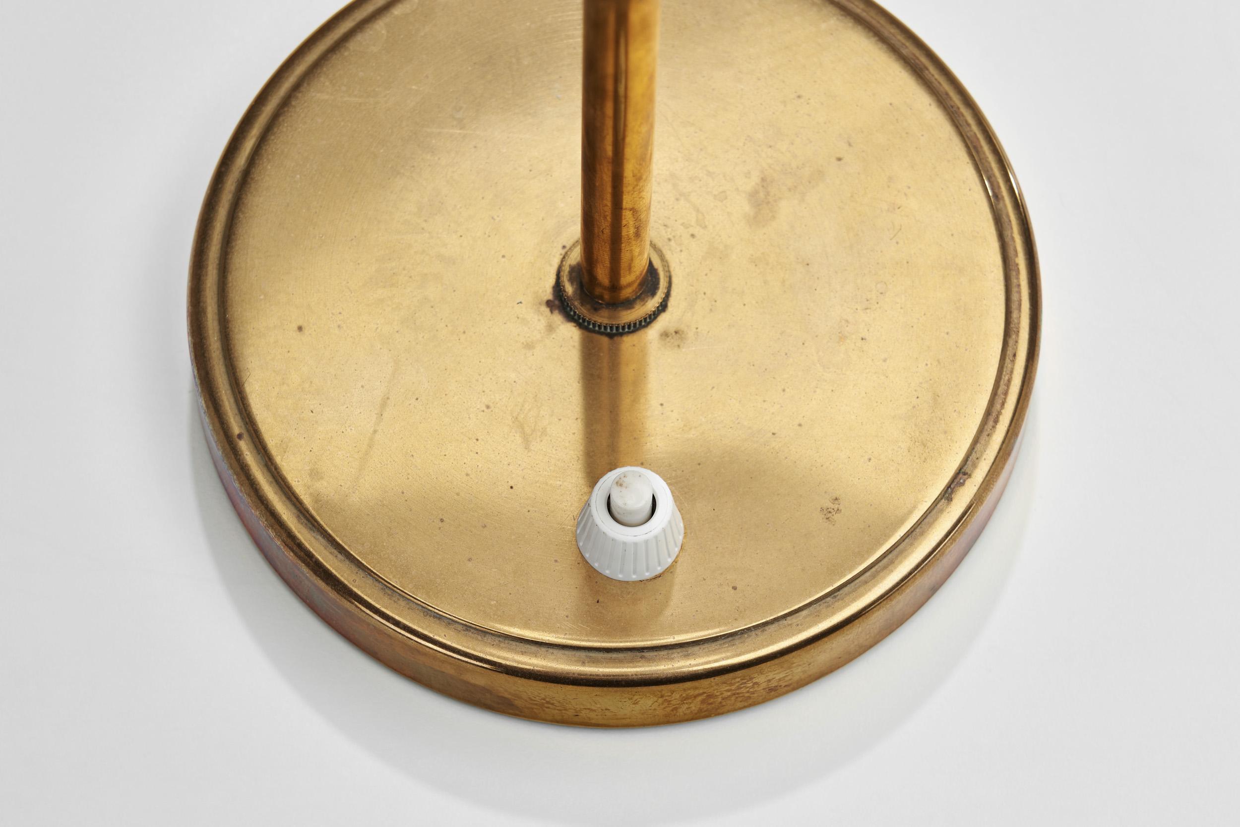 Schwedische Messing-Tischlampen von ASEA, Schweden, ca. 1960er Jahre, Paar im Angebot 11