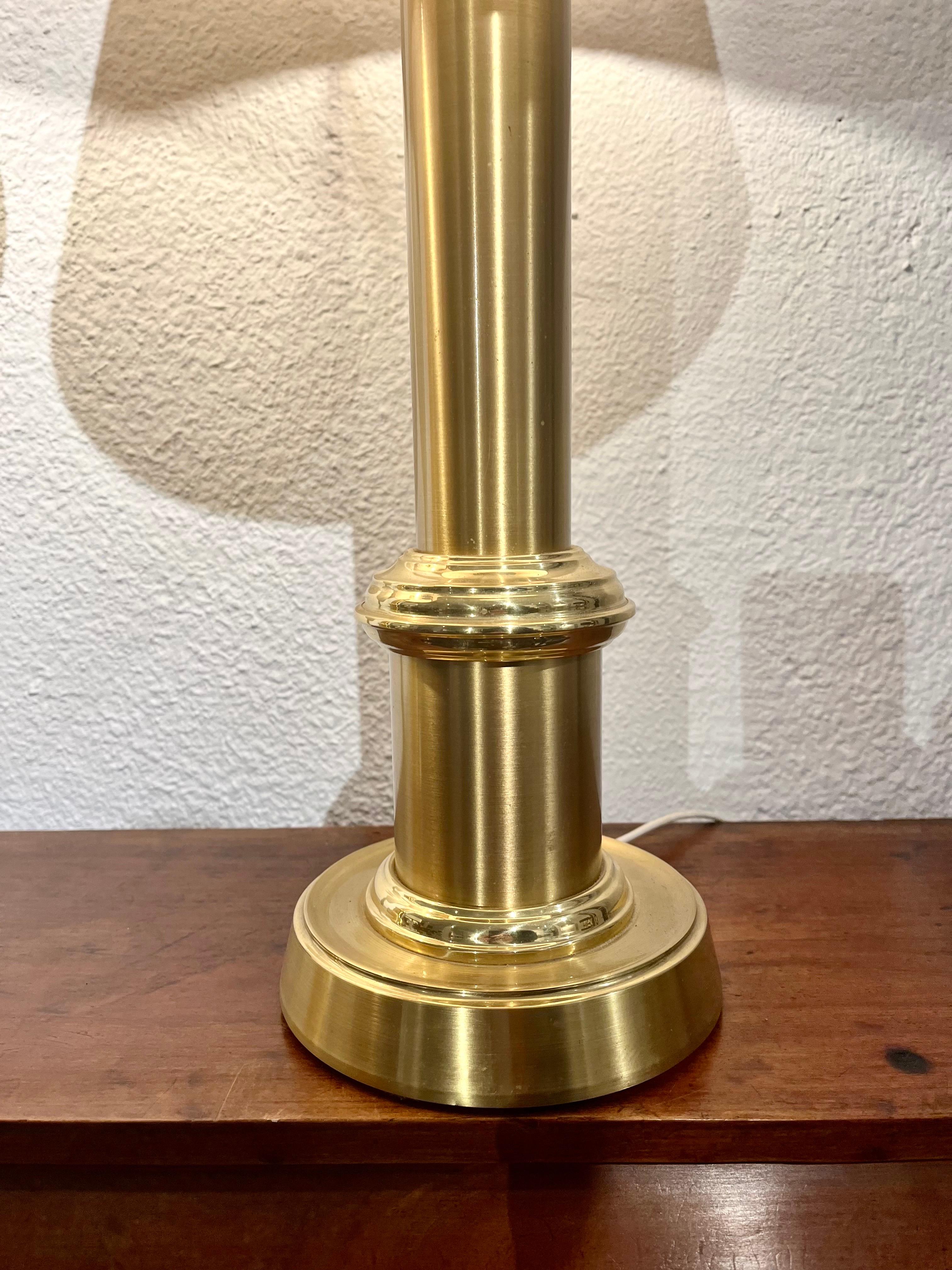 Paire de lampes de bureau suédoises en laiton par  Ewa Varnamo en vente 4