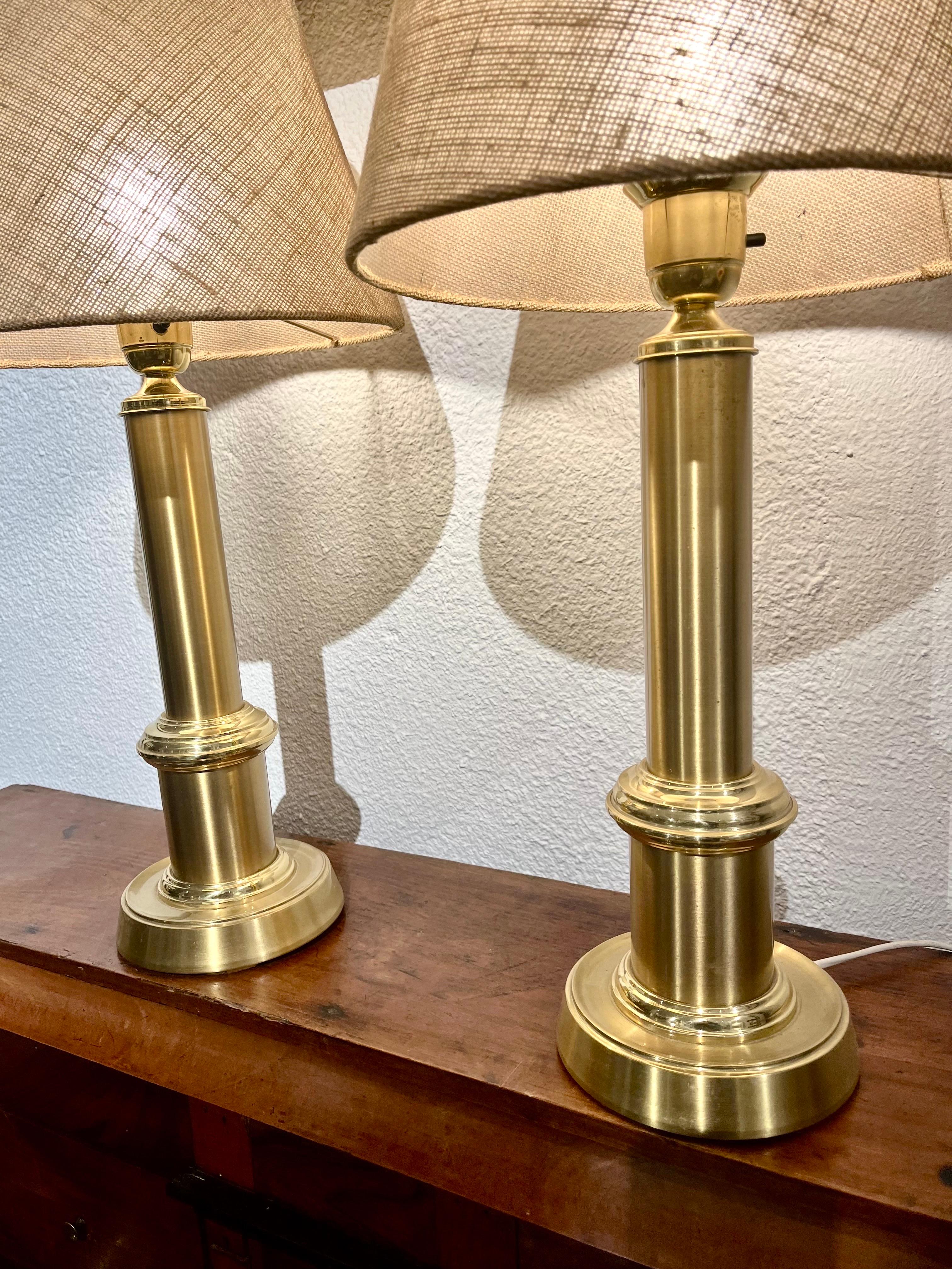 Paire de lampes de bureau suédoises en laiton par  Ewa Varnamo en vente 2