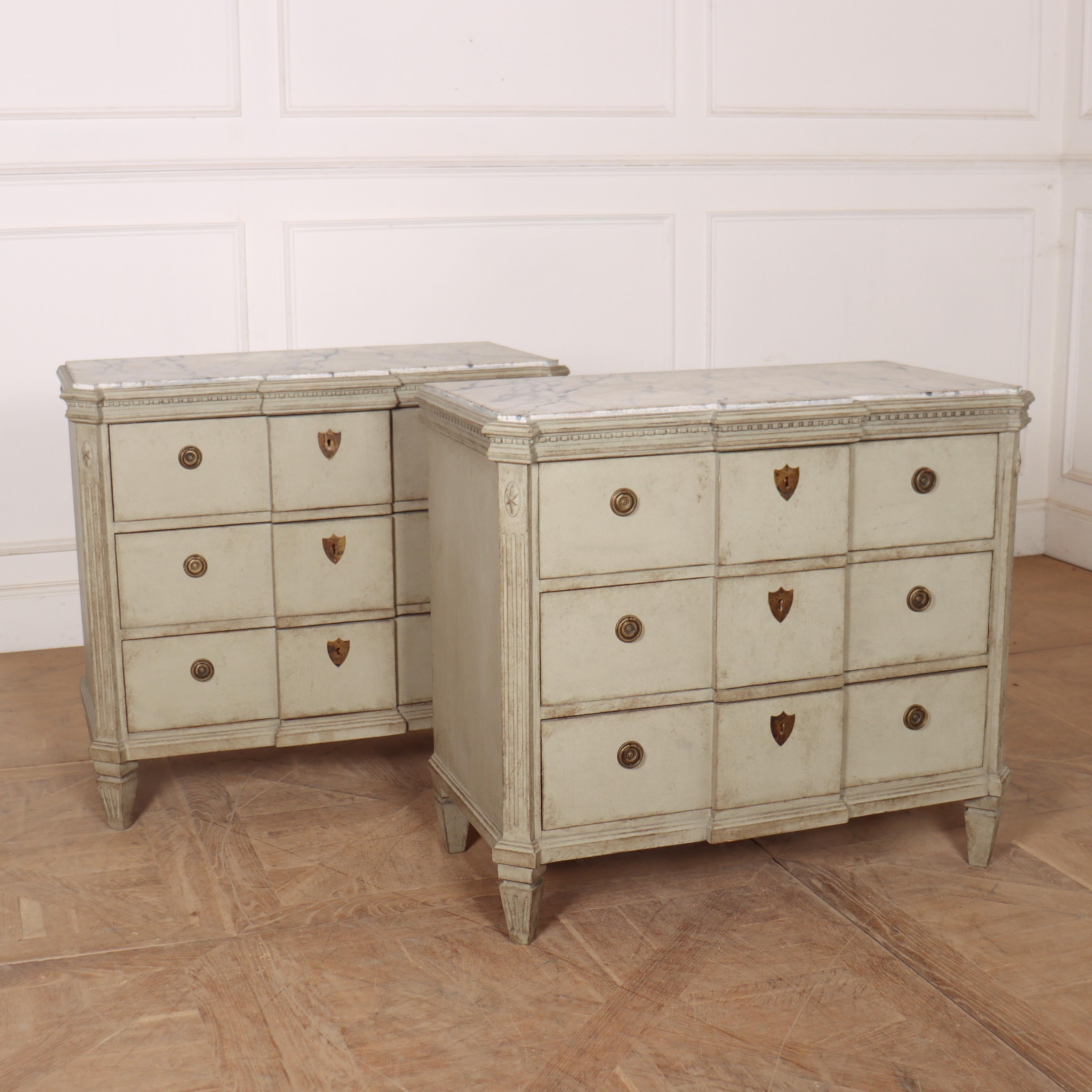 Good pair of 19th C Swedish breakfront commodes with faux marble painted tops. 1880.

Internal reference: JG3

Reference: 8052

Dimensions
36.5 inches (93 cms) Wide
18.5 inches (47 cms) Deep
32 inches (81 cms) High