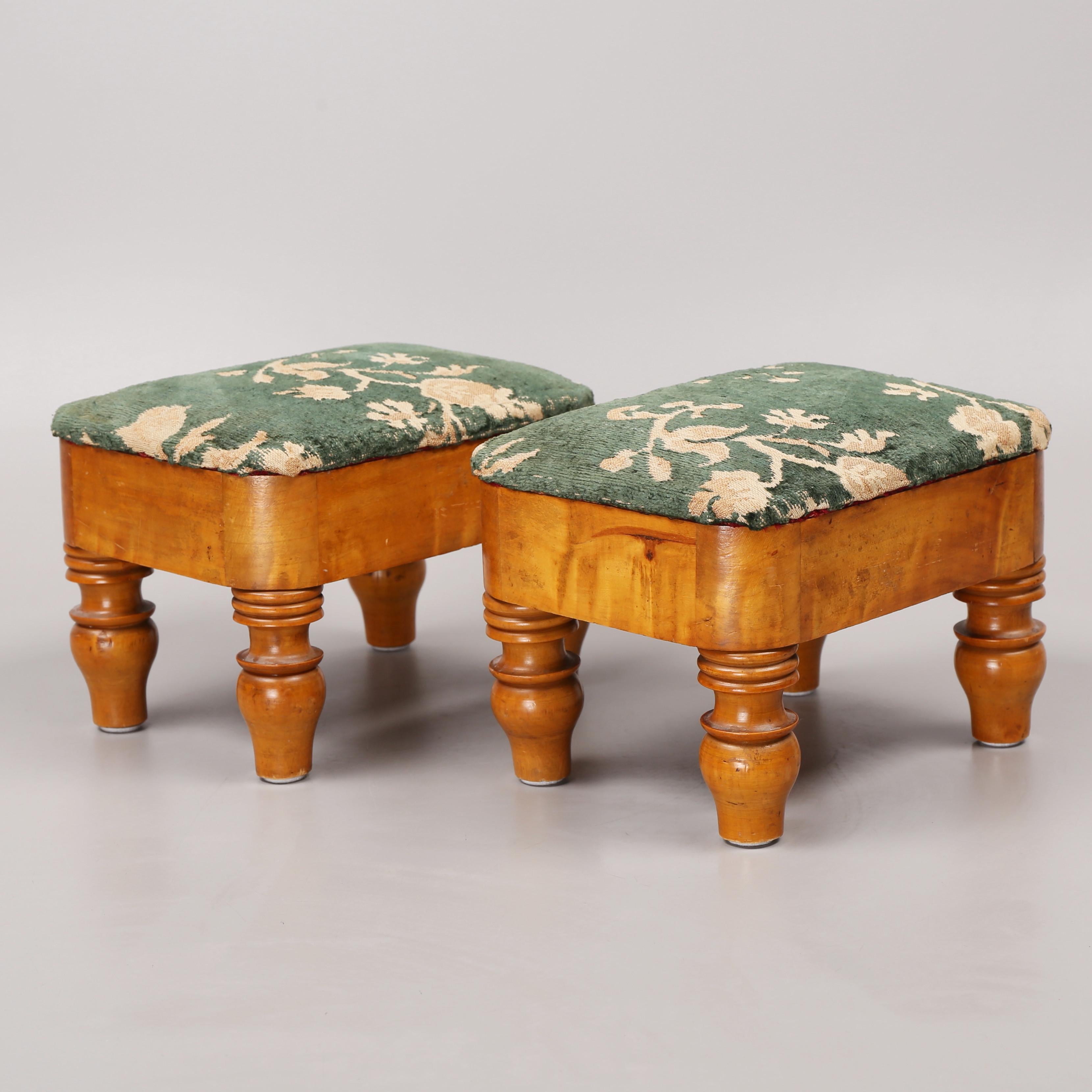 Art Nouveau Pair of Swedish Cabinetmaker Footstools in Birch and Green Velvet Upholstery For Sale