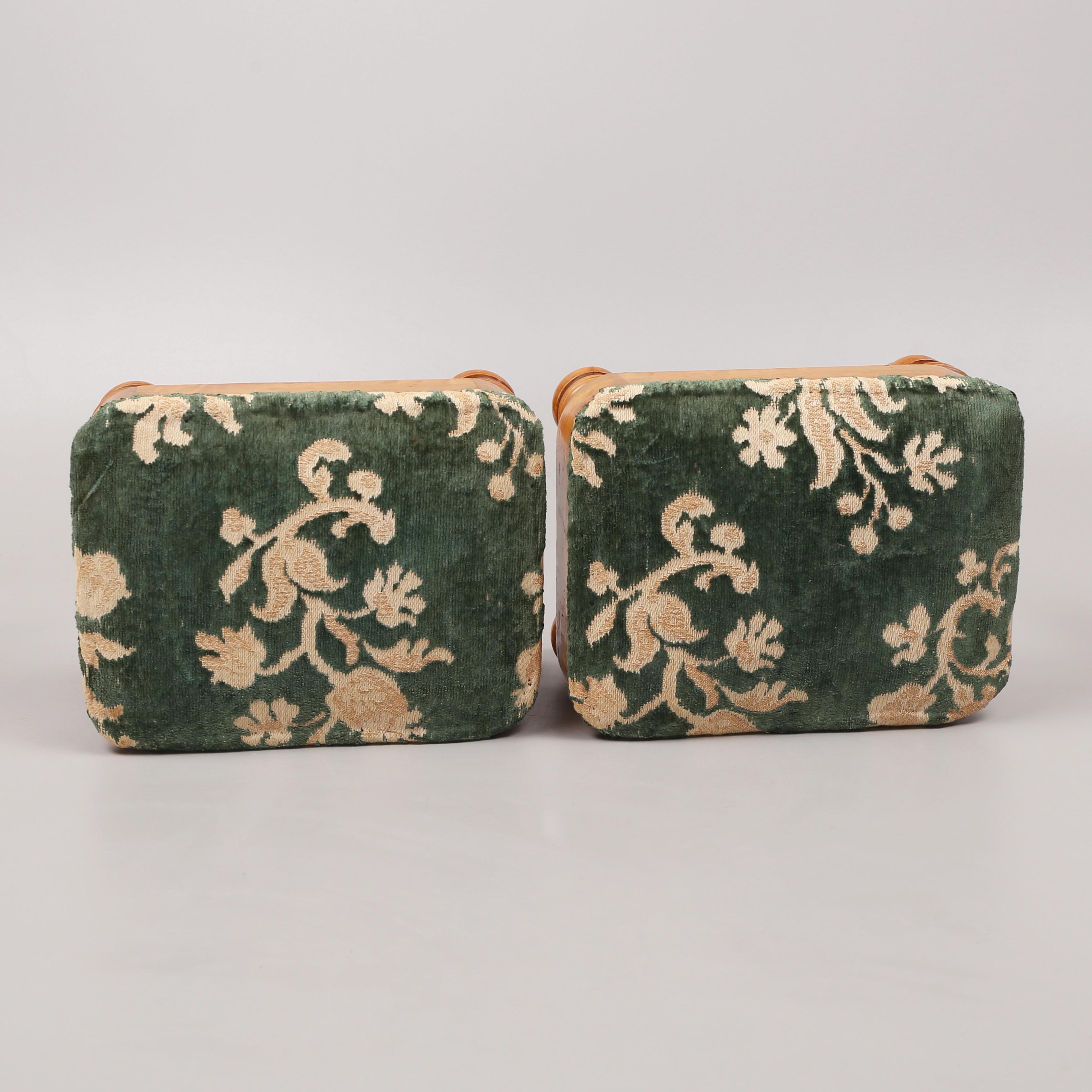 Early 20th Century Pair of Swedish Cabinetmaker Footstools in Birch and Green Velvet Upholstery For Sale