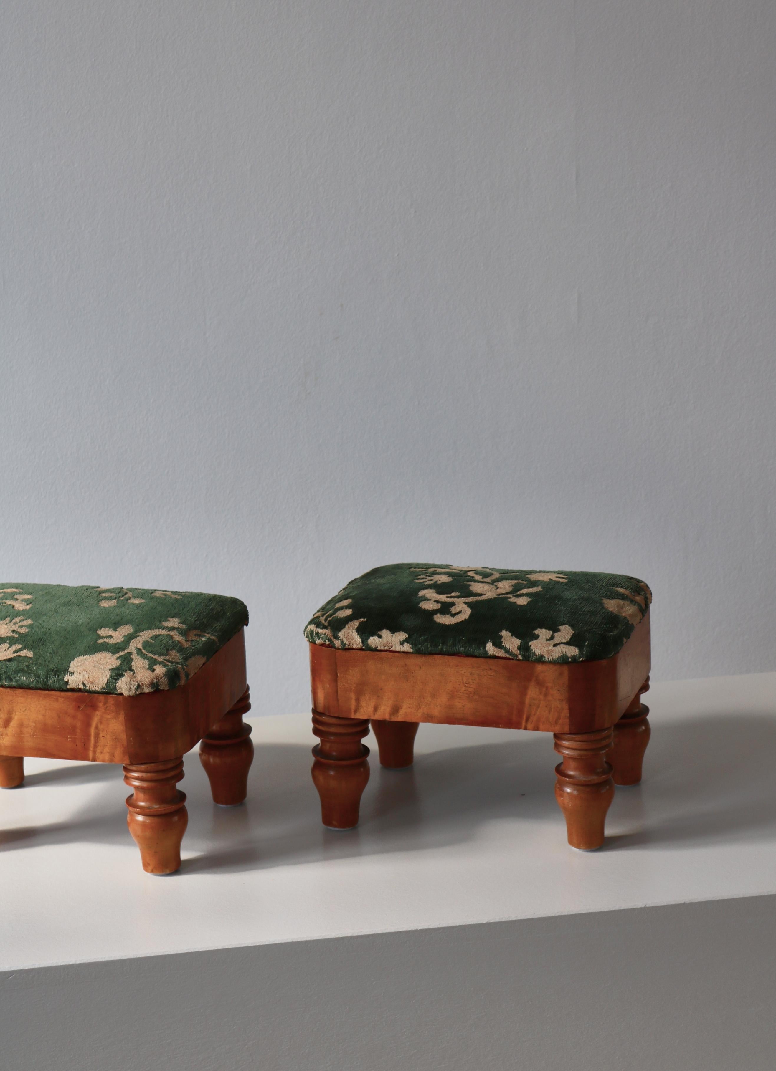 Pair of Swedish Cabinetmaker Footstools in Birch and Green Velvet Upholstery For Sale 3