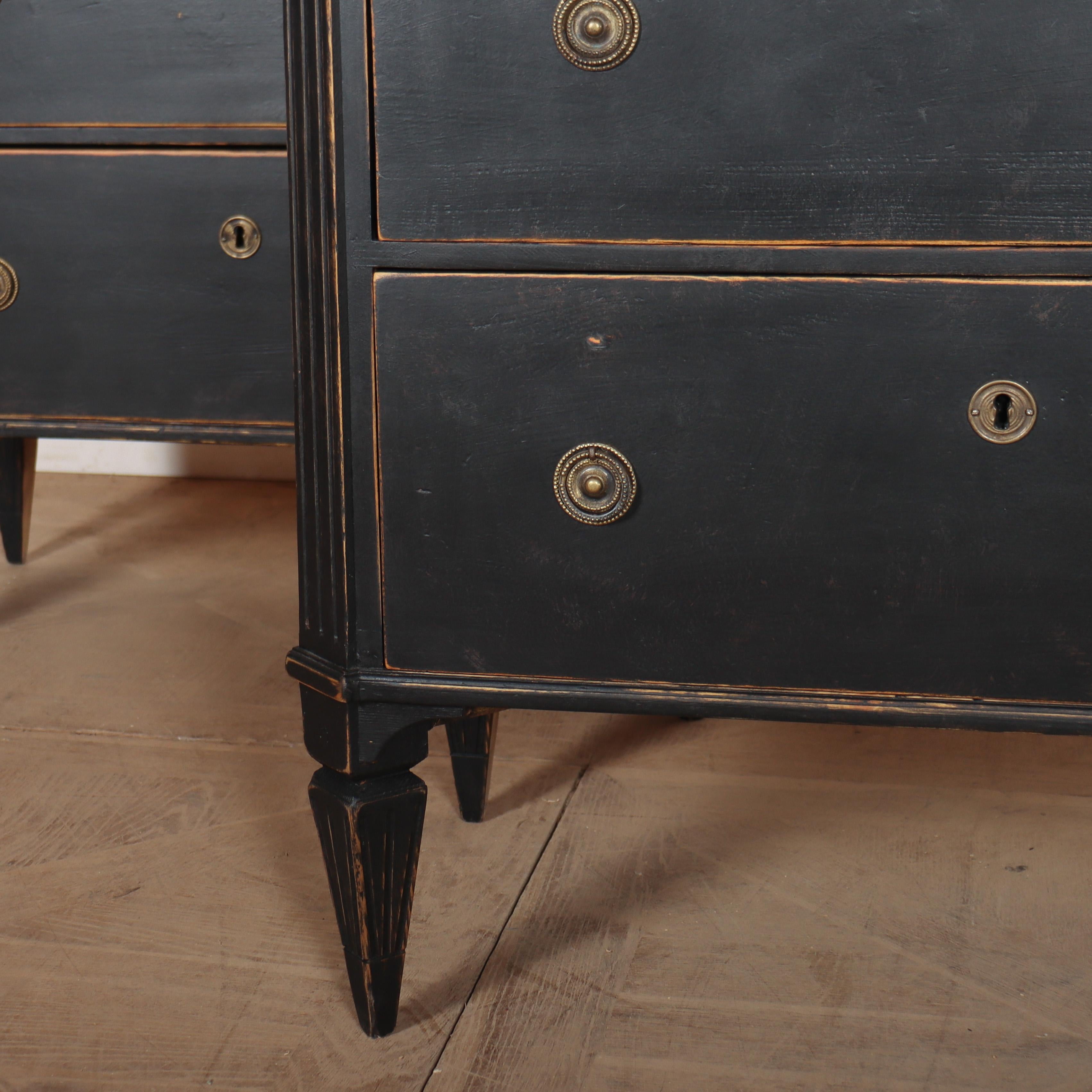 Dipinto Pair of Swedish Commodes in vendita