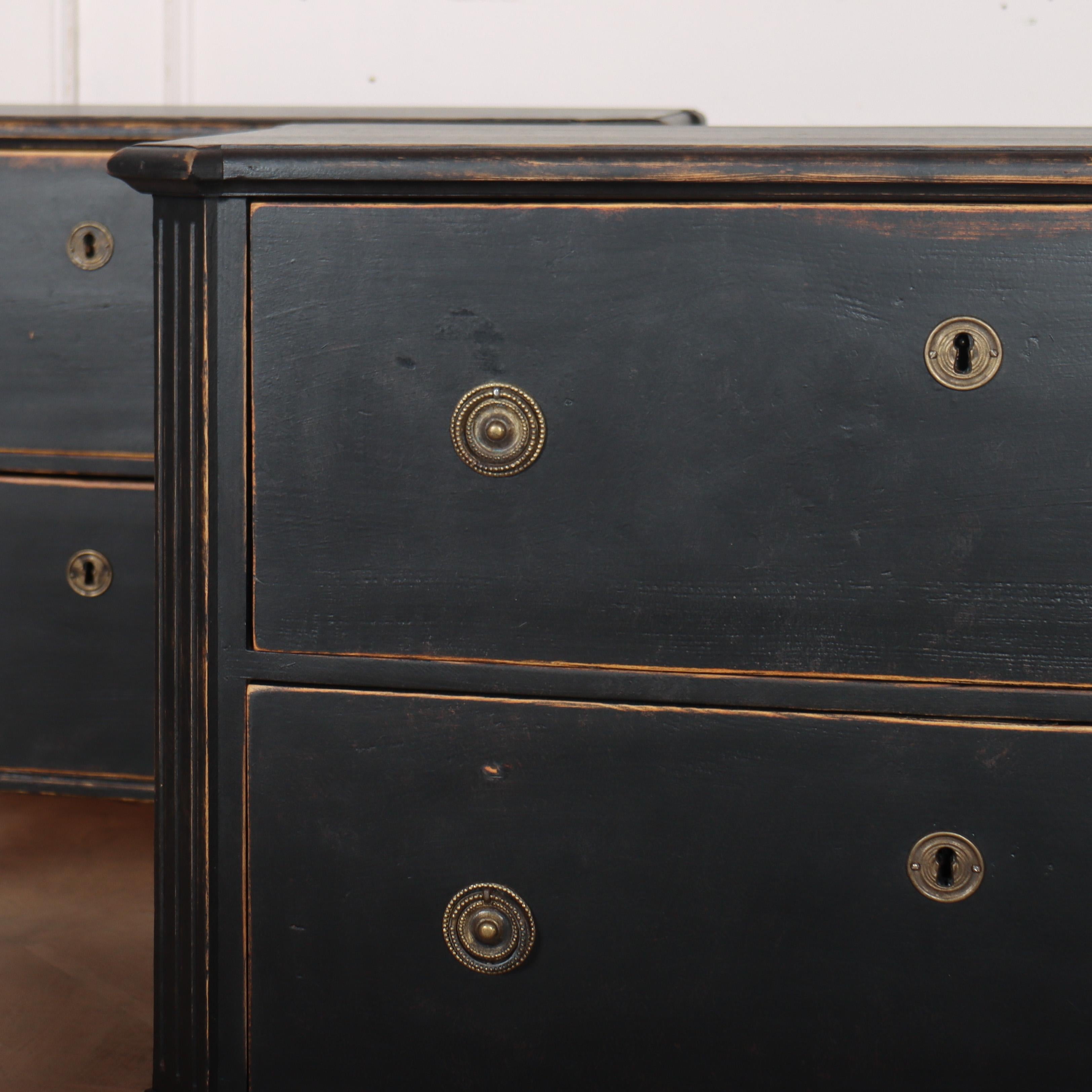 Pair of Swedish Commodes In condizioni buone in vendita a Leamington Spa, Warwickshire