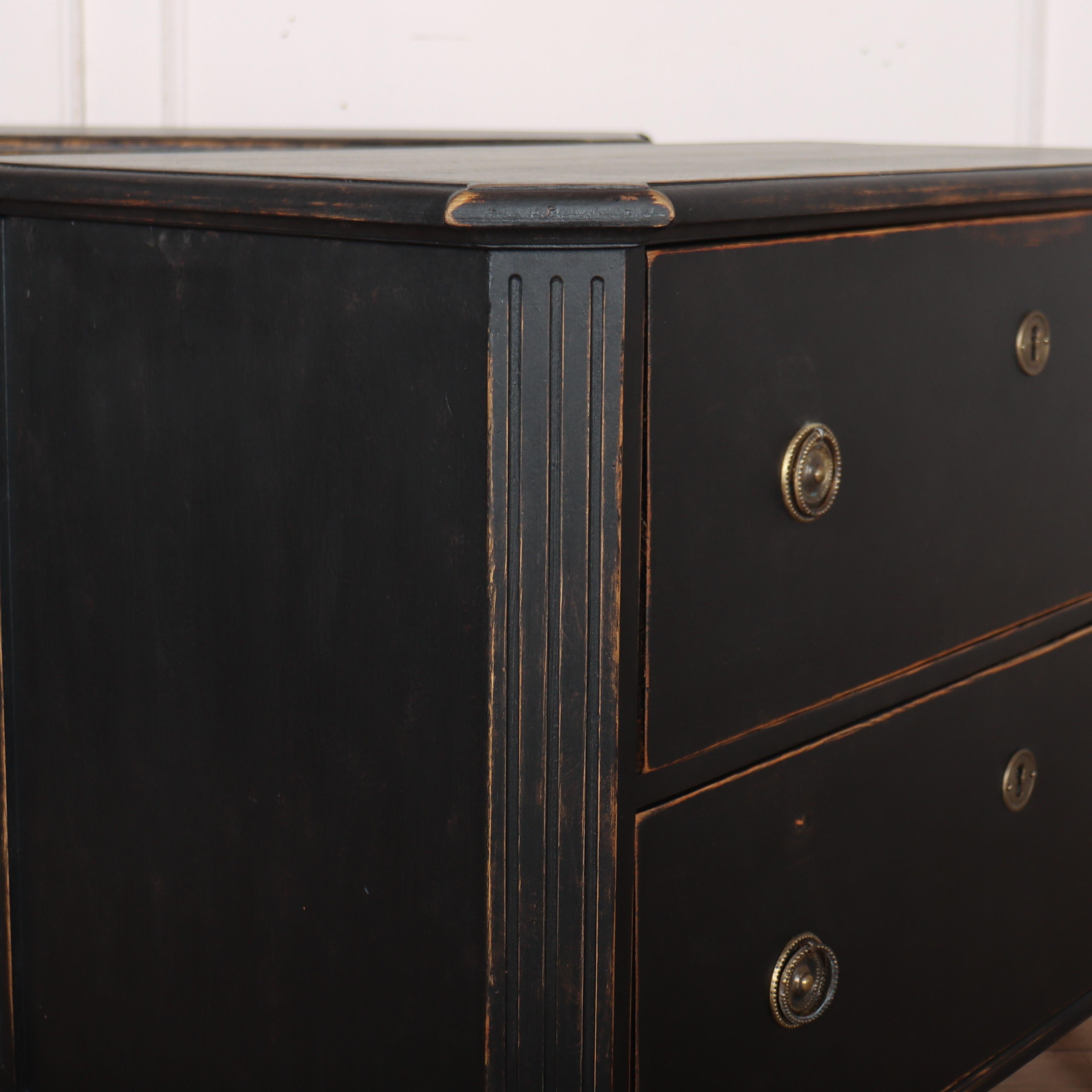 Pino Pair of Swedish Commodes in vendita