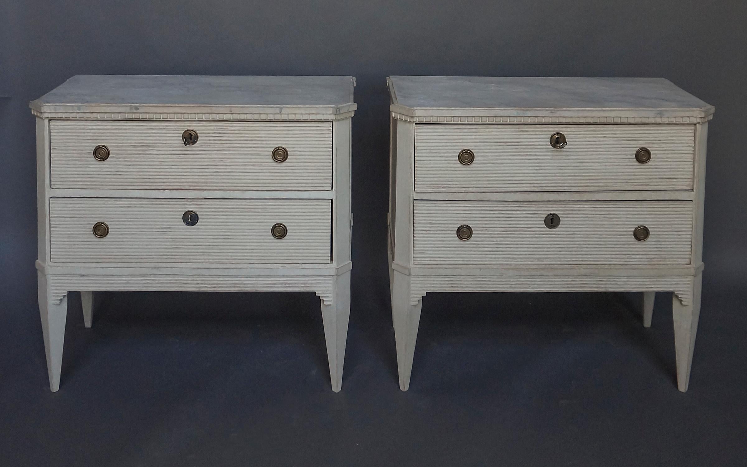 Pair of Swedish Commodes in the Gustavian Style (Schwedisch)