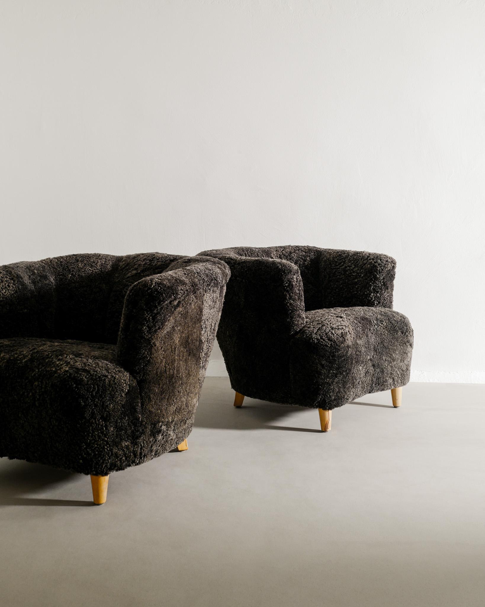 Mid-20th Century Pair of Swedish Curved Arm Easy Chairs in Charcoal Sheepskin Produced, 1940s For Sale
