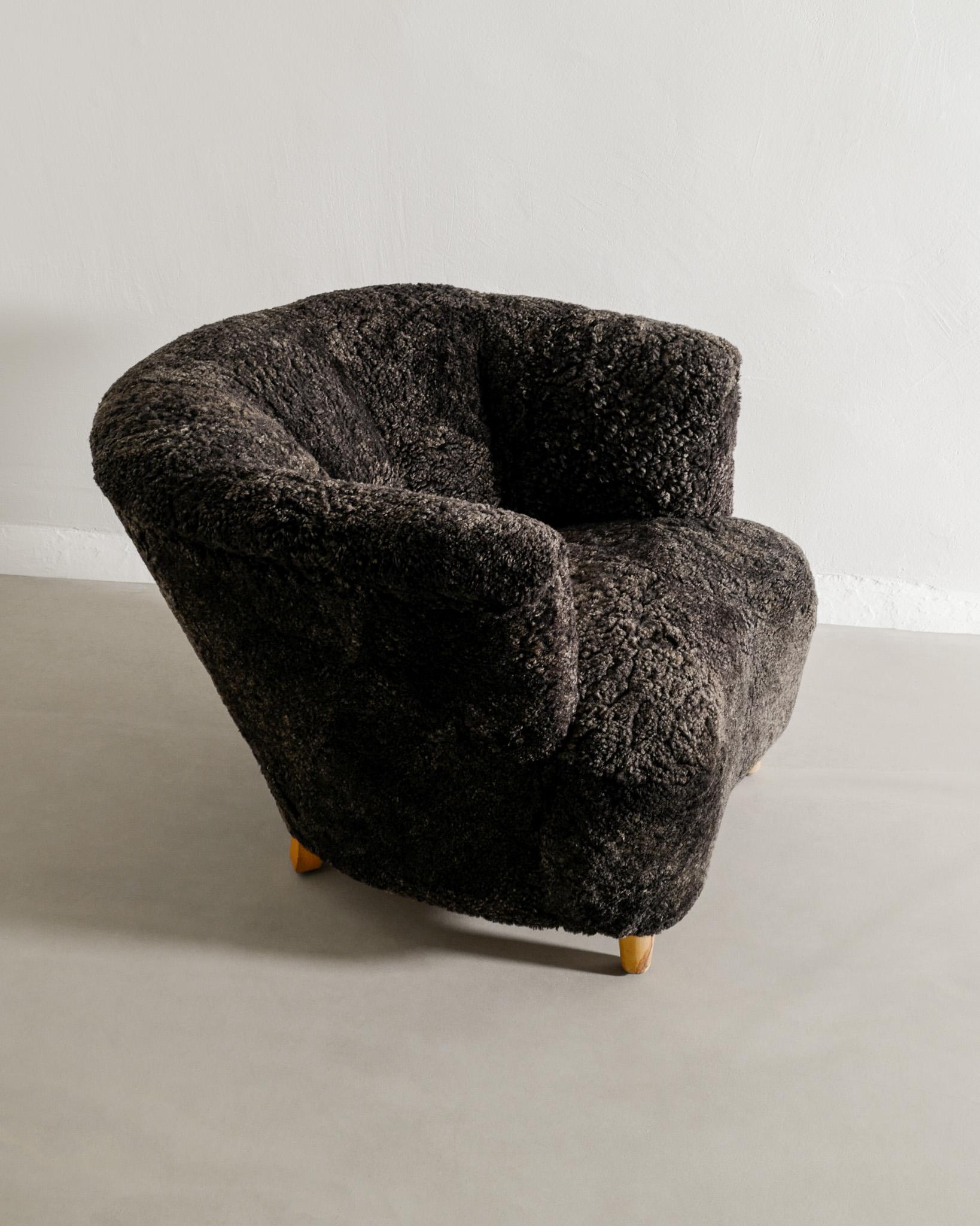 Pair of Swedish Curved Arm Easy Chairs in Charcoal Sheepskin Produced, 1940s For Sale 1