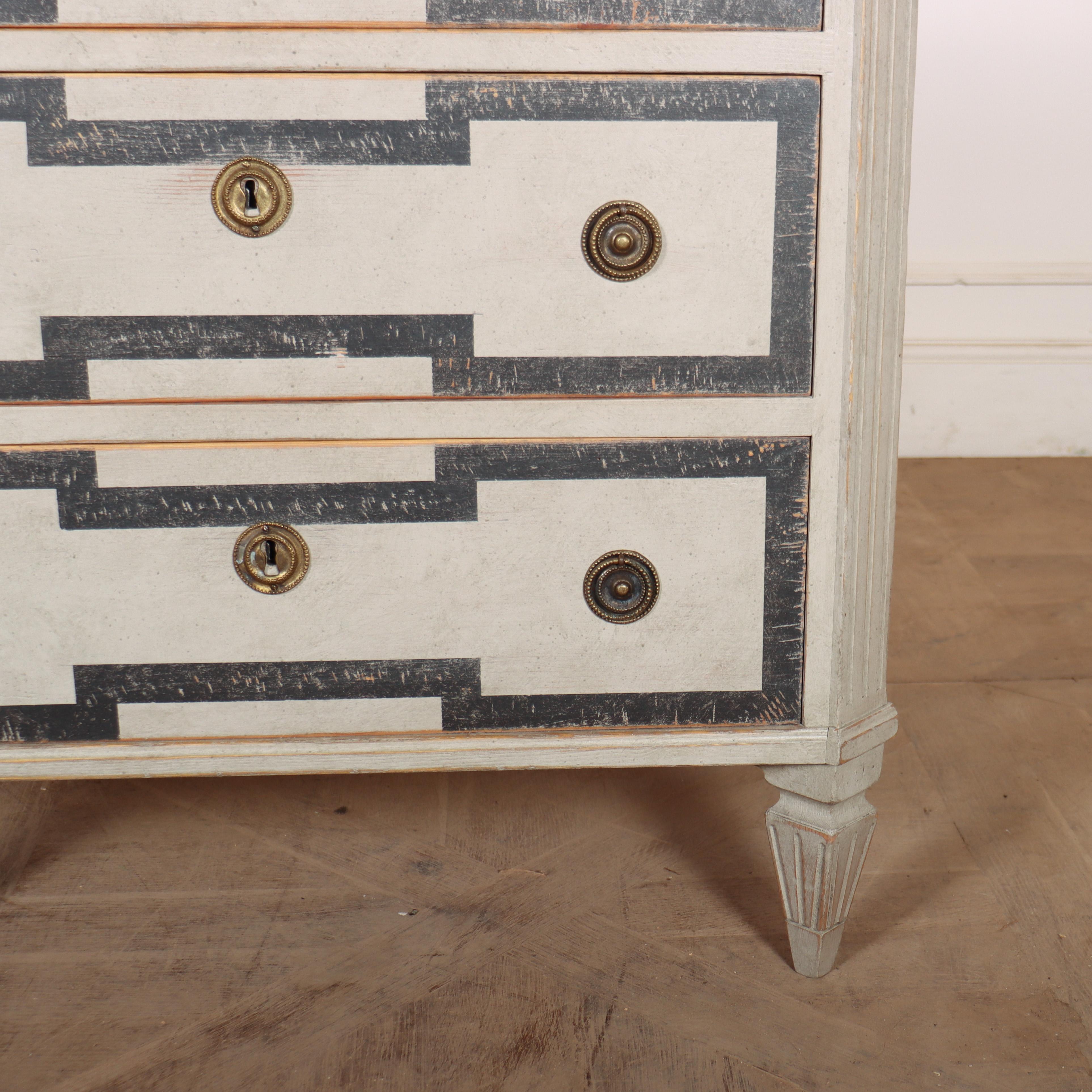 Pair of Swedish Decorated Commodes (Schwedisch) im Angebot