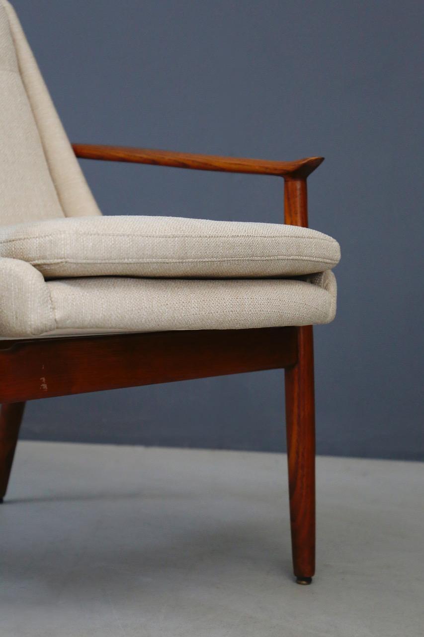 Beautiful 1950s Swedish armchairs.
Teak wood frame and body totally reupholstered in beige Italian cotton.
The peculiarity of these armchairs is that the backrest and seat are a single body, which is connected to the teak structure thanks to a