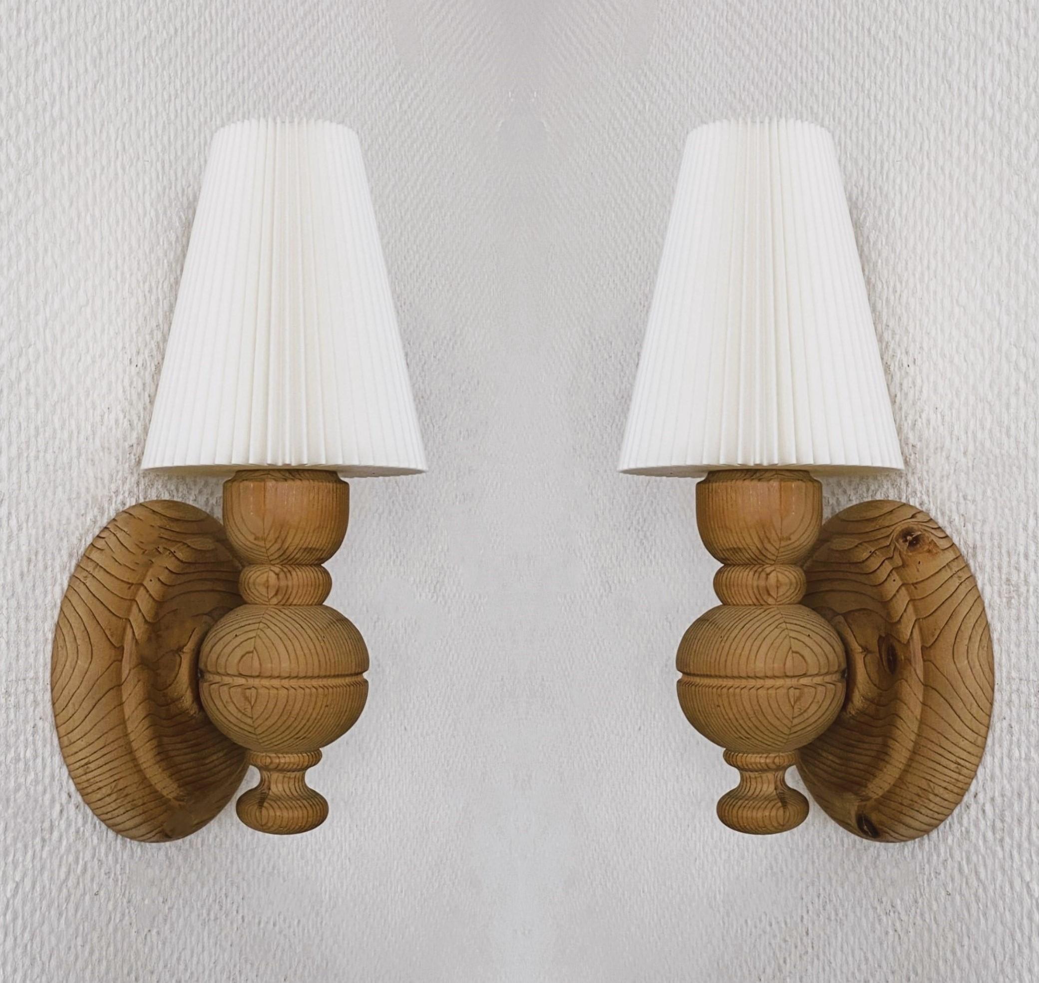 Scandinavian Modern Pair of Swedish Designer Pine Wall Sconces with Pleated Shades, Sweden, 1950s