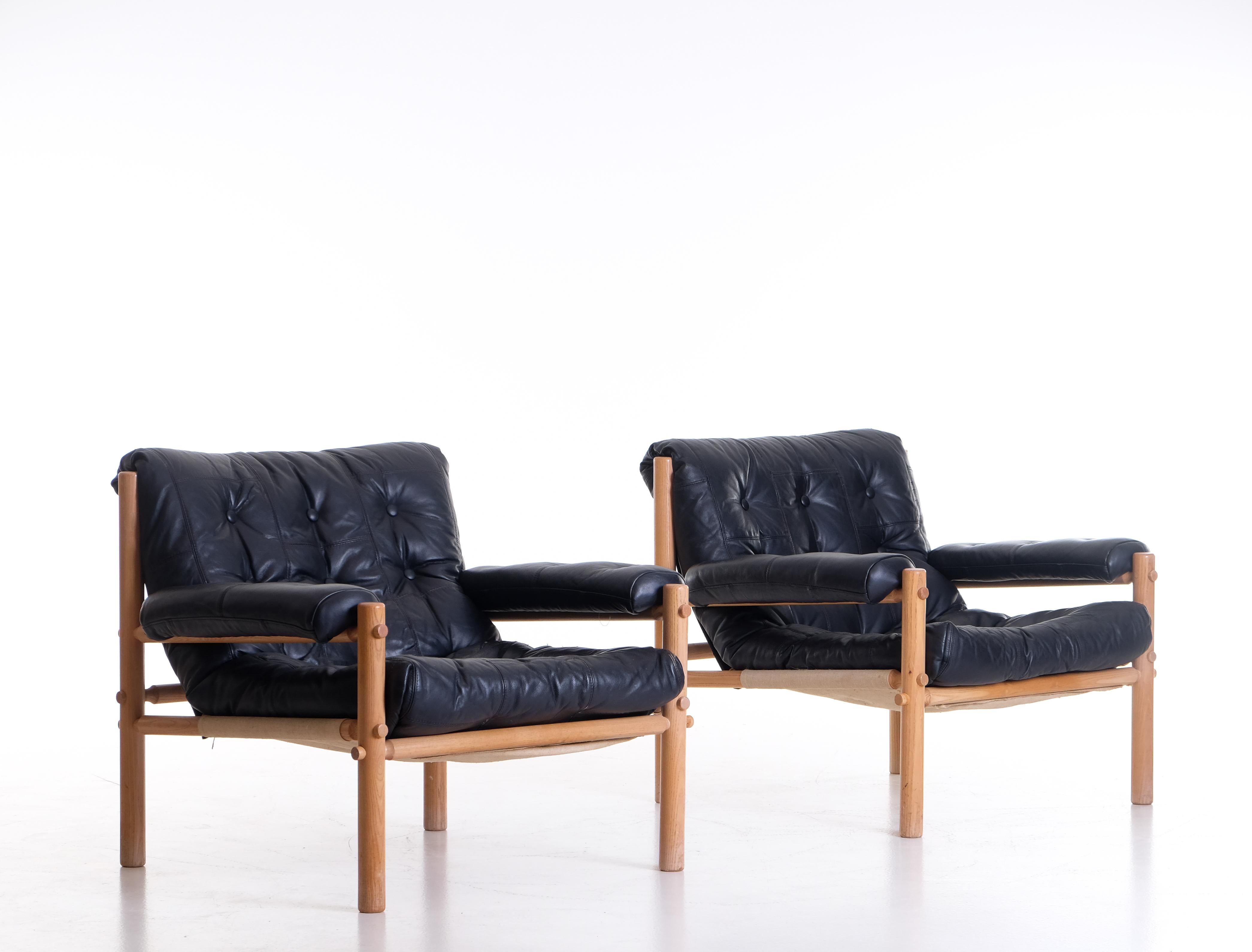 Paar schwedische Sessel, 1970er Jahre (Asche) im Angebot