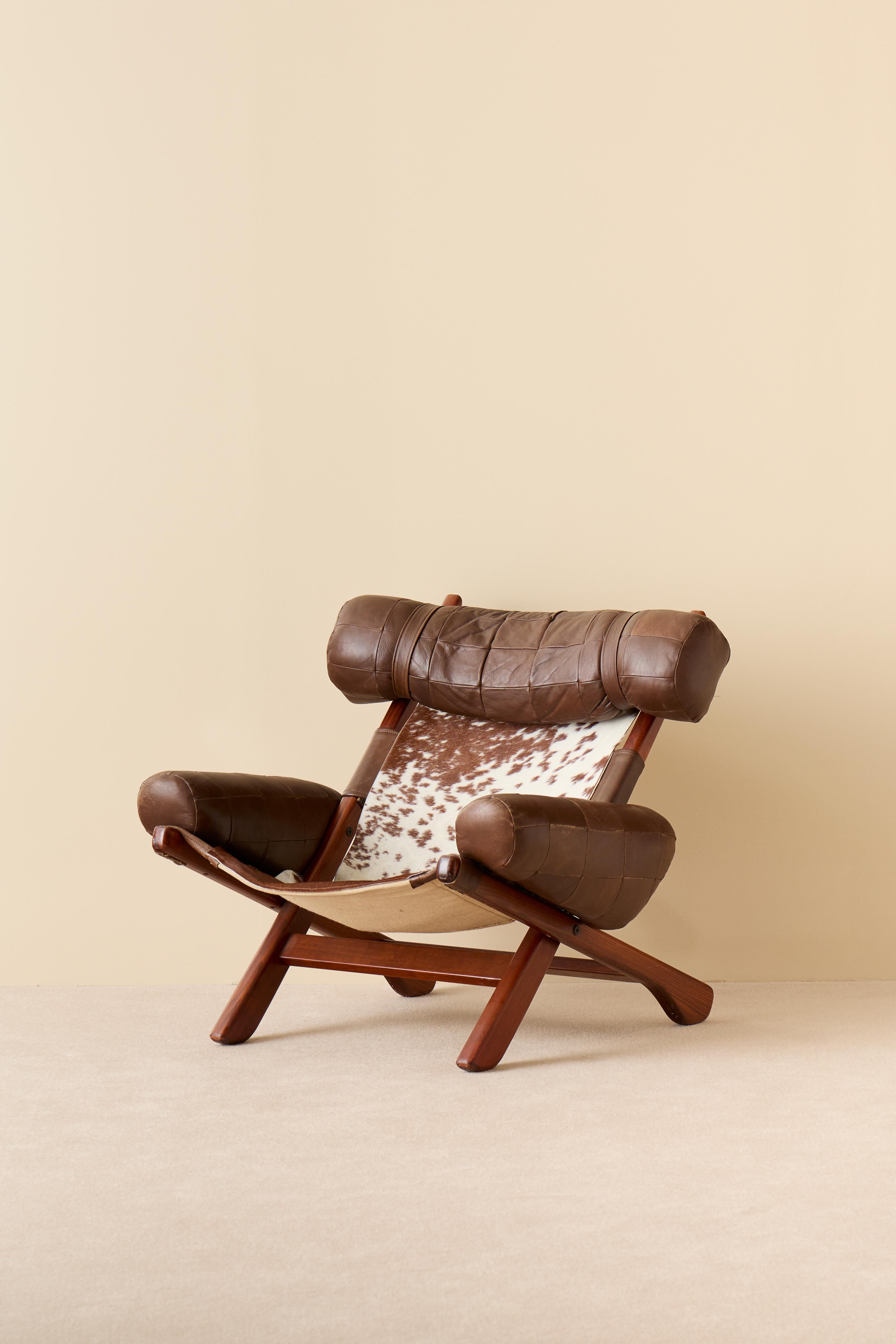 Scandinave moderne Paire de fauteuils suédois en cuir de vache, 1970 en vente