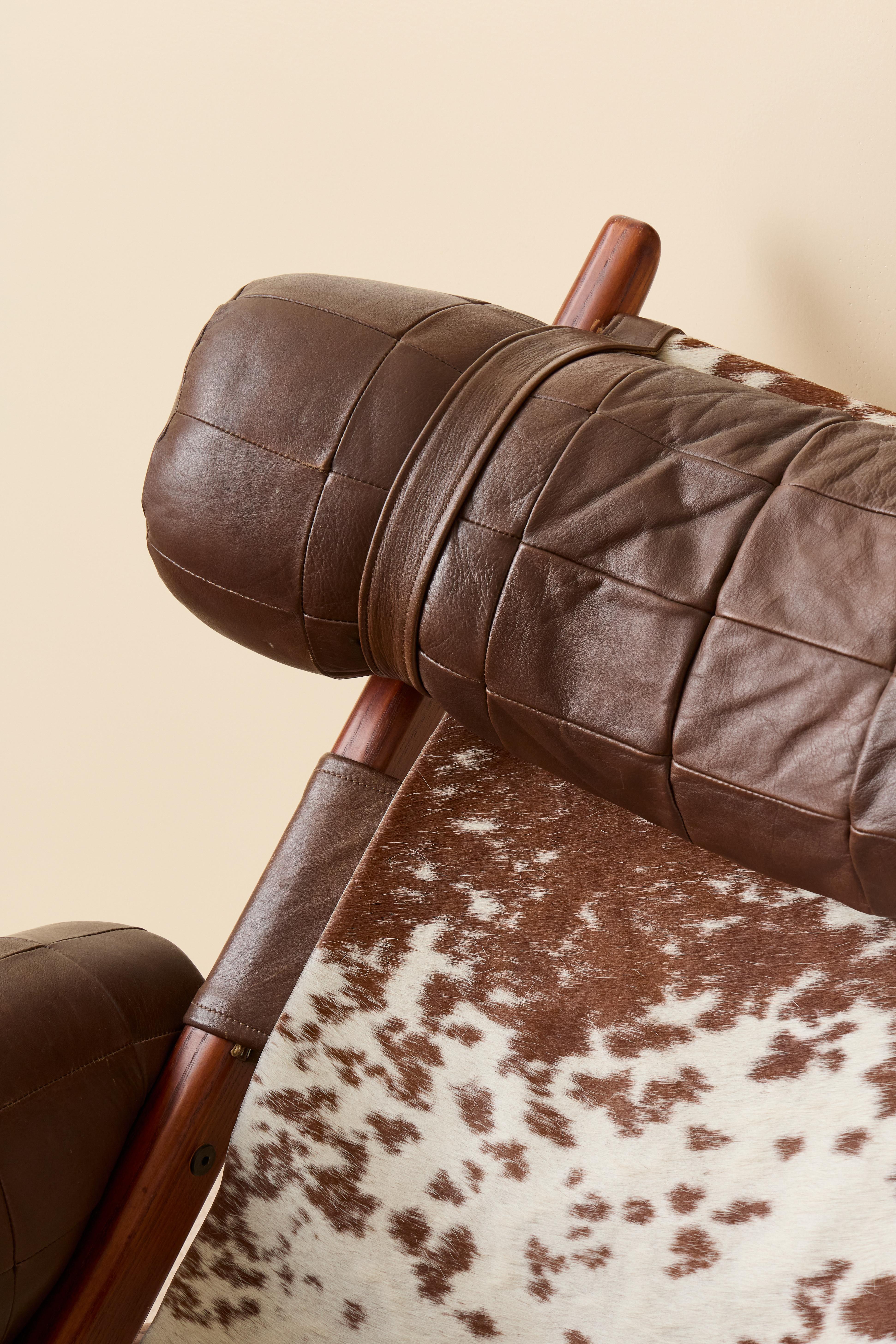 Paire de fauteuils suédois en cuir de vache, 1970 en vente 1