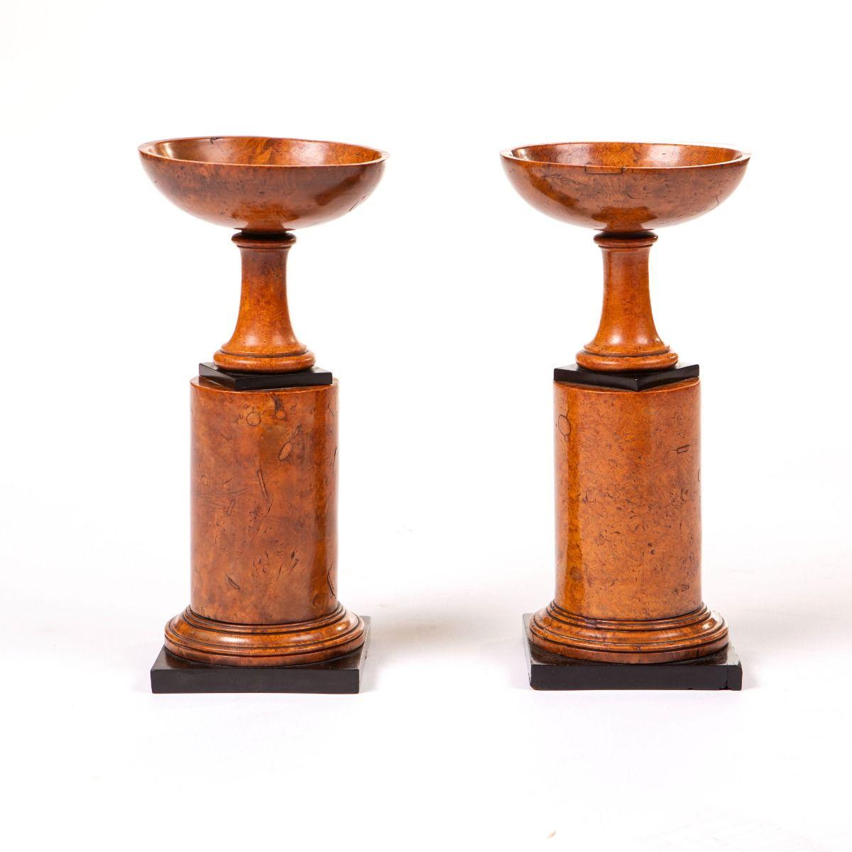 Paire de tazzas Empire suédois en racine d'érable et bois dur foncé Bon état - En vente à Kastrup, DK