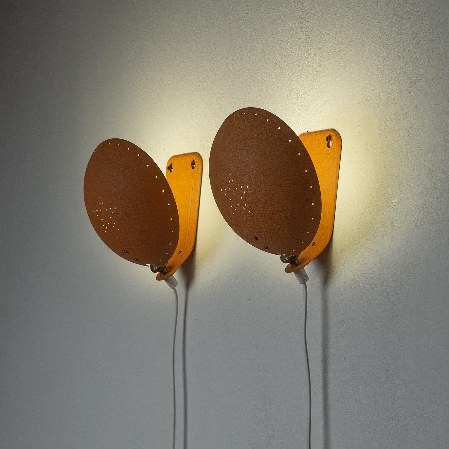 Pair of Swedish Enameled Sconces, 1950s In Good Condition For Sale In Vienna, AT