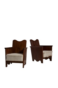 Paire de fauteuils en pin d'art populaire suédois, années 1930