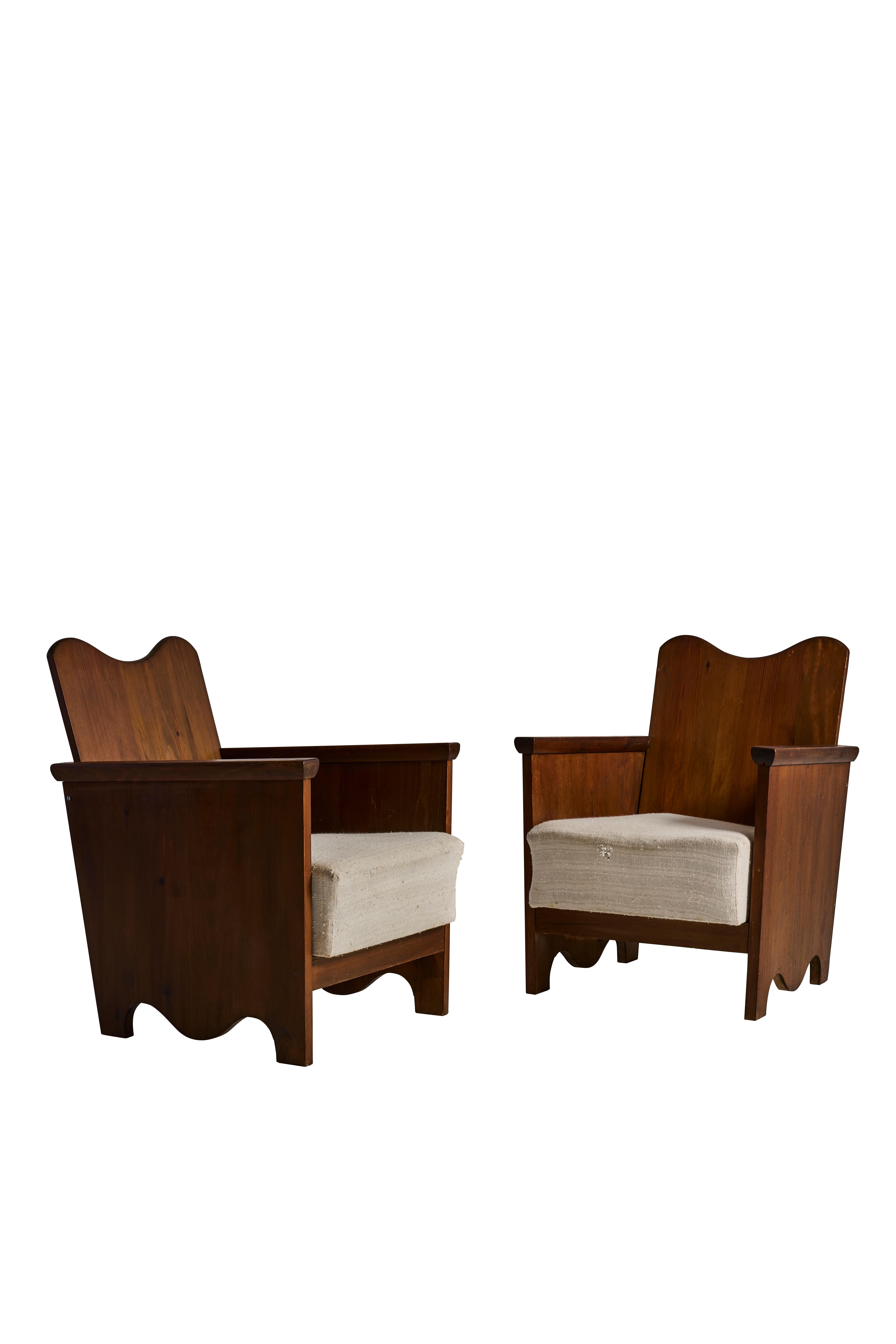 Suédois Paire de fauteuils en pin d'art populaire suédois, années 1930 en vente