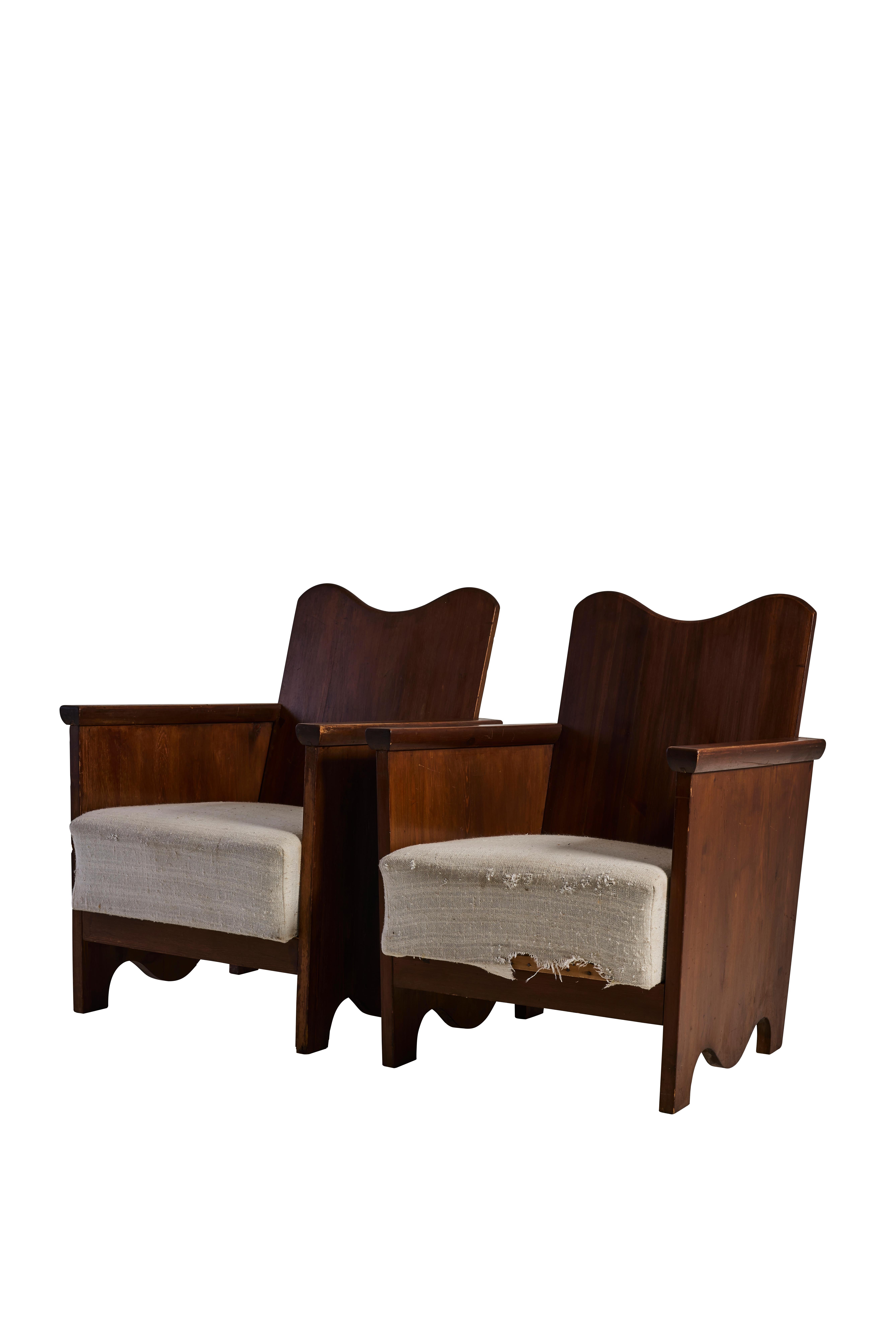 Suédois Paire de fauteuils en pin d'art populaire suédois, années 1930 en vente