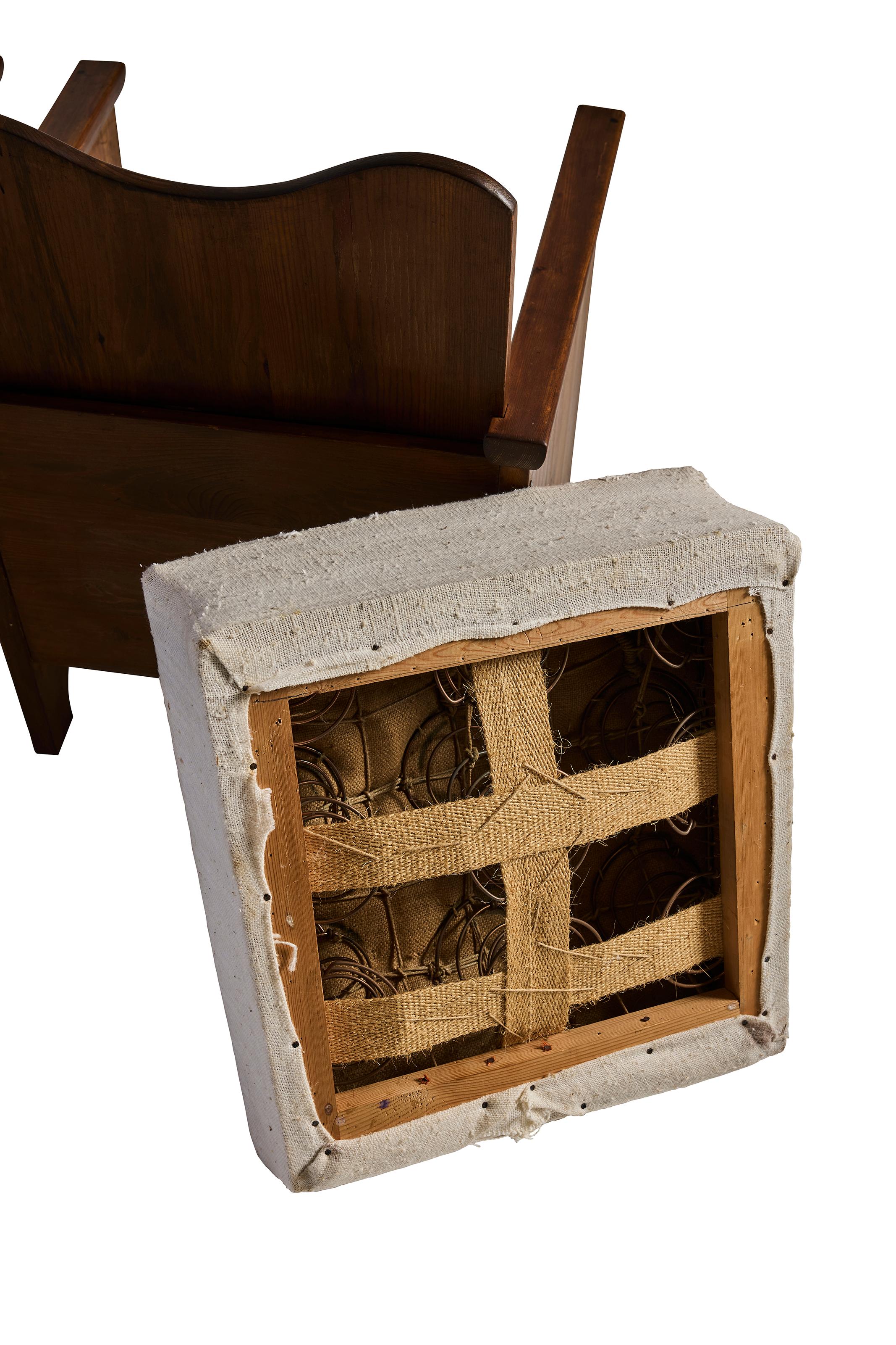 Milieu du XXe siècle Paire de fauteuils en pin d'art populaire suédois, années 1930 en vente