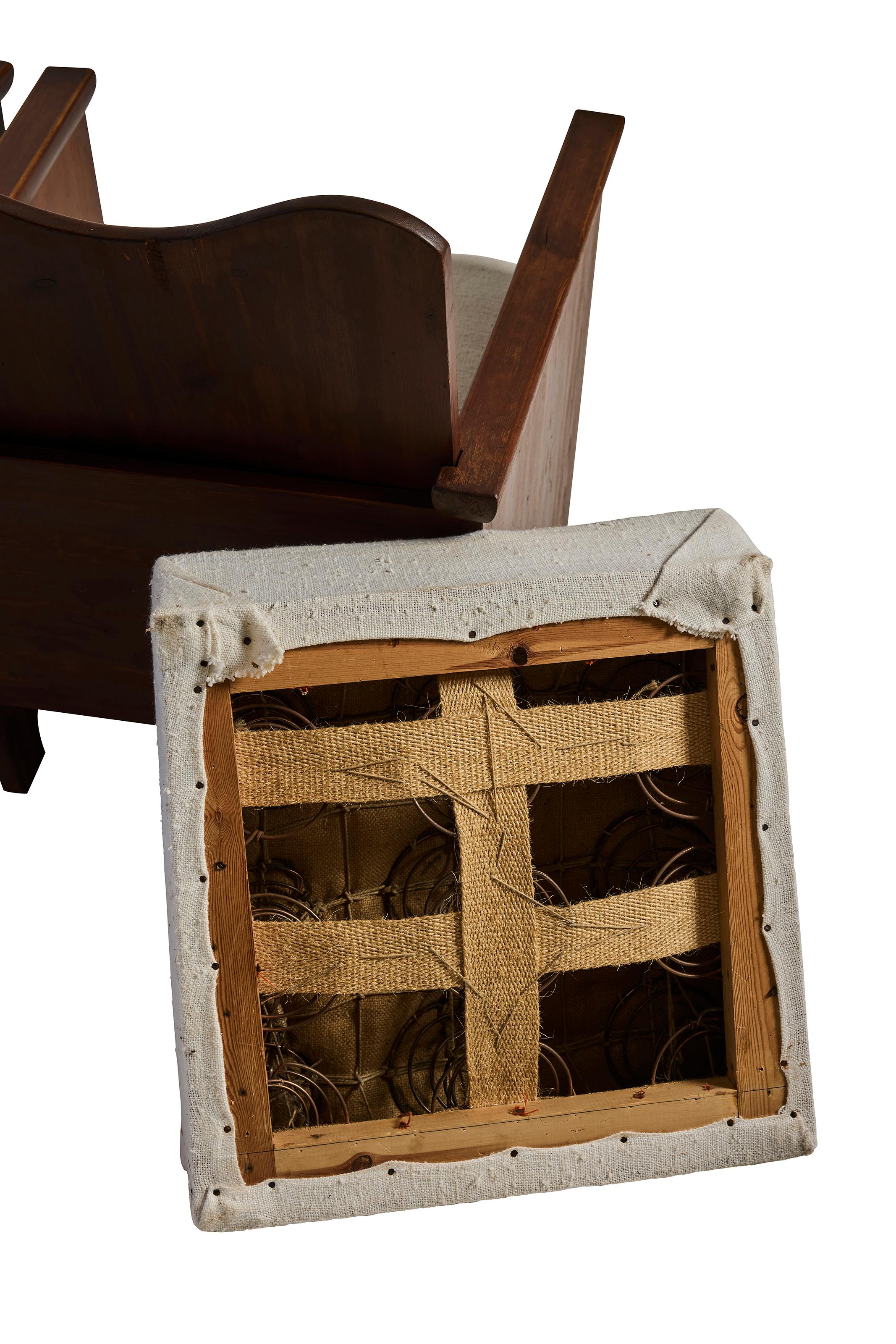 Paire de fauteuils en pin d'art populaire suédois, années 1930 en vente 2