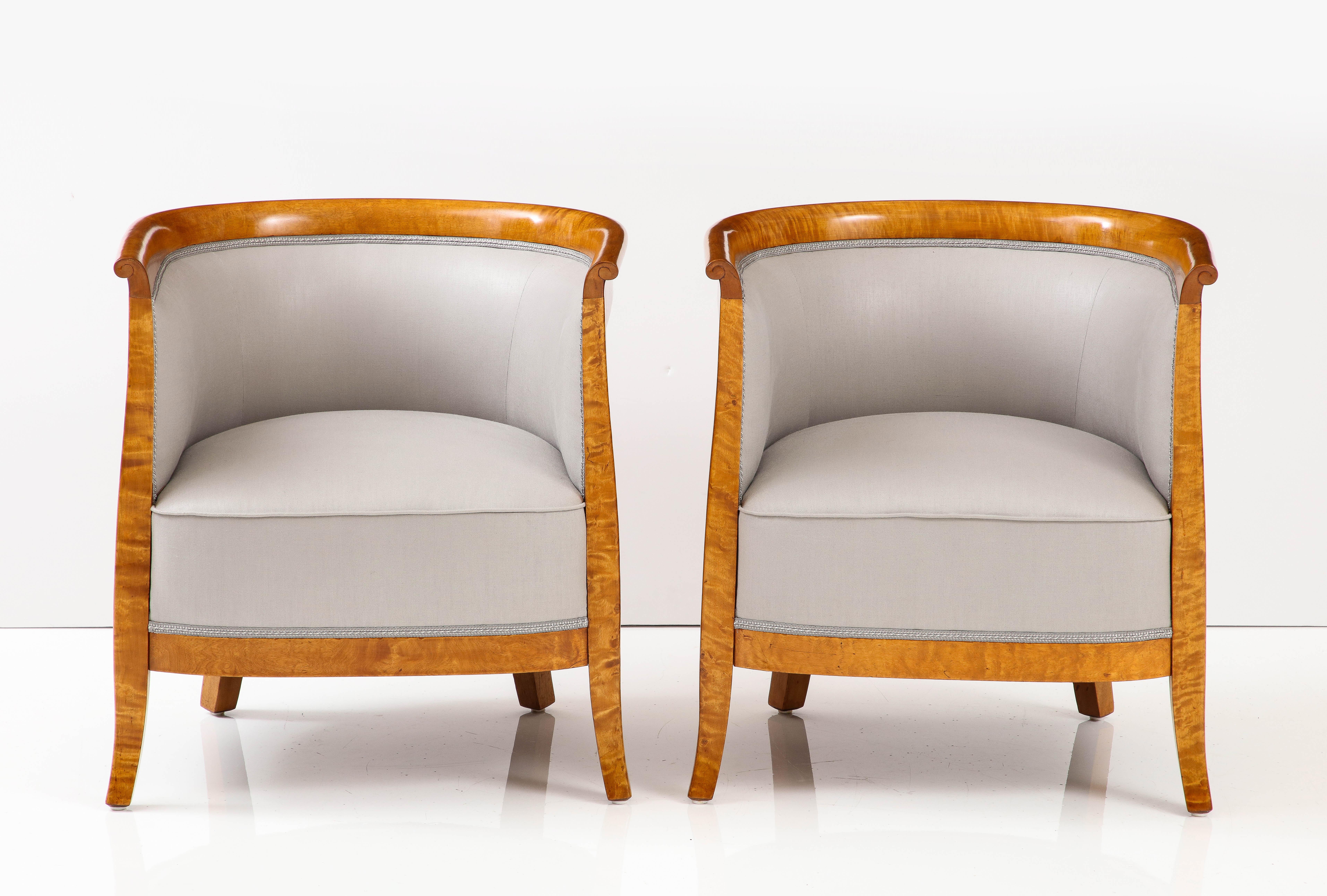 Pair of Swedish Grace Birch Barrel Back Club Chairs, circa 1930 In Good Condition In New York, NY