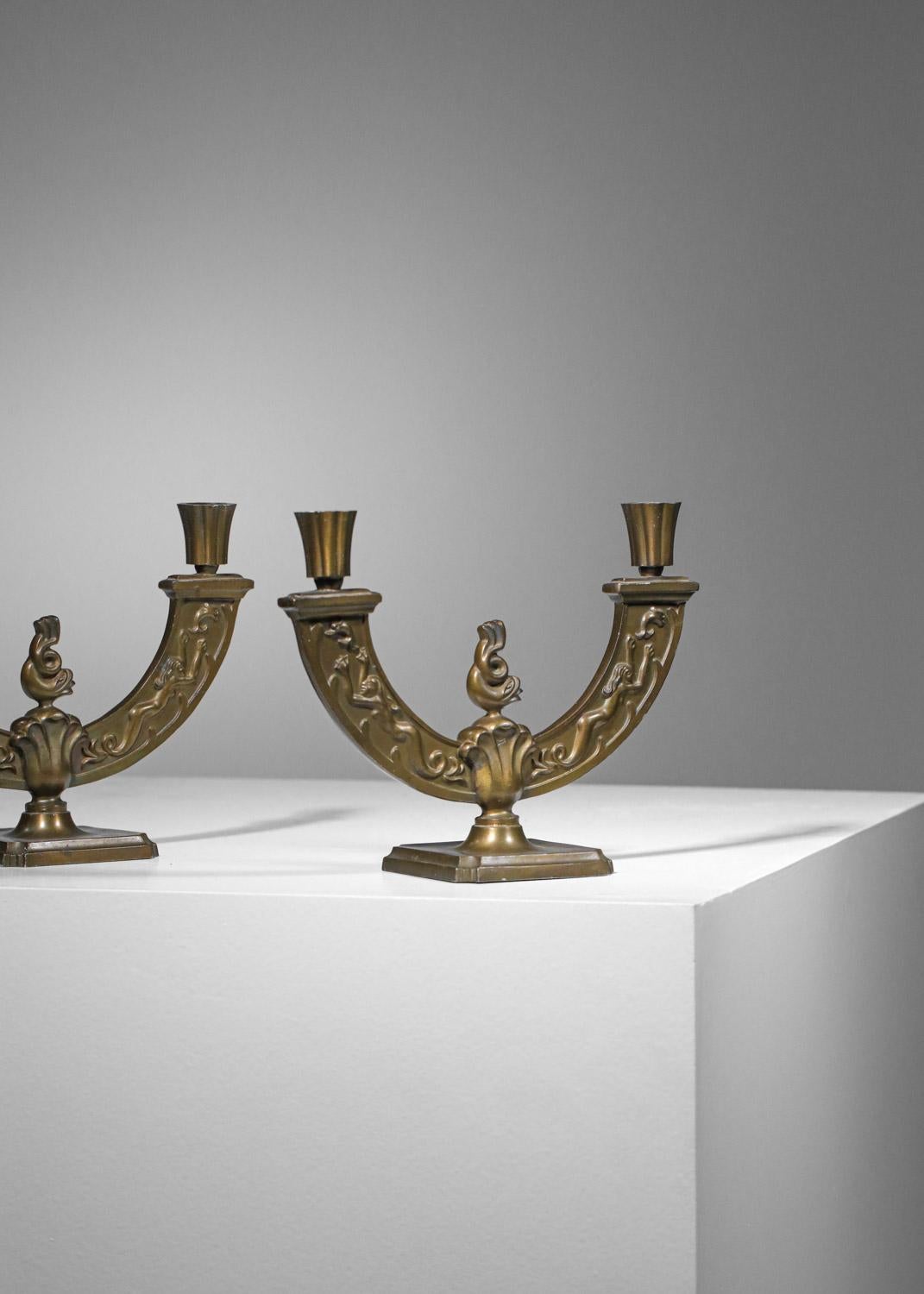 Paar schmiedeeiserne, anmutige Kerzenständer aus vergoldetem Metall, skandinavisch  (Schwedisch) im Angebot