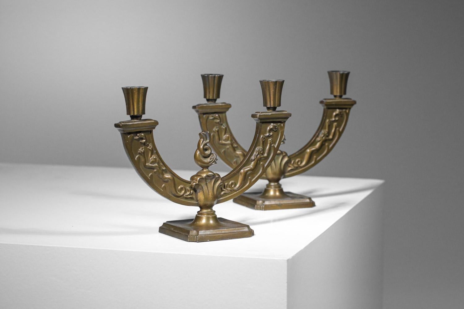 Paar schmiedeeiserne, anmutige Kerzenständer aus vergoldetem Metall, skandinavisch  im Zustand „Gut“ im Angebot in Lyon, FR