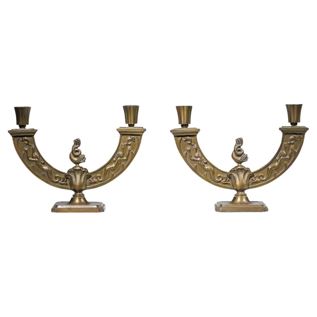 Pareja de candelabros de gracia suecos de metal dorado escandinavos en venta