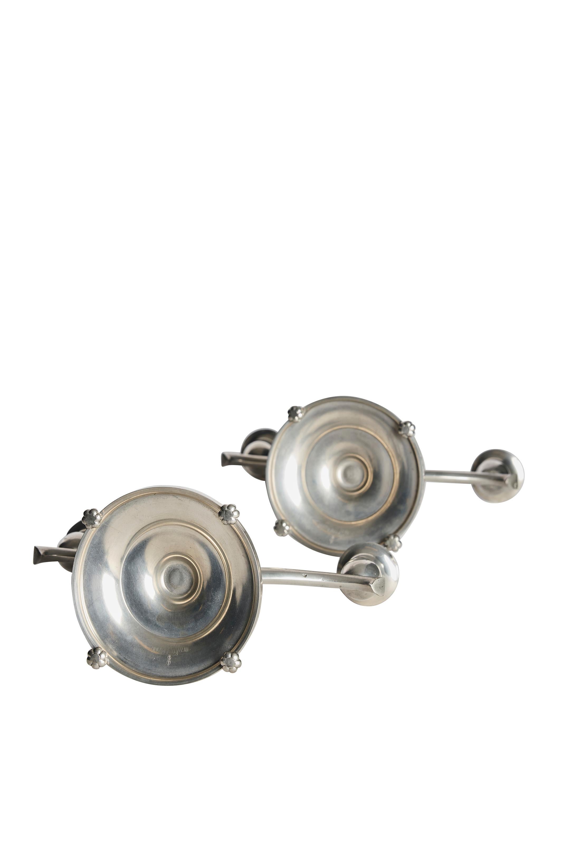 Paire de chandeliers suédois en étain Grace par Mabos Tenn, Svenskt Tenn, années 1930 Bon état - En vente à Göteborg, SE