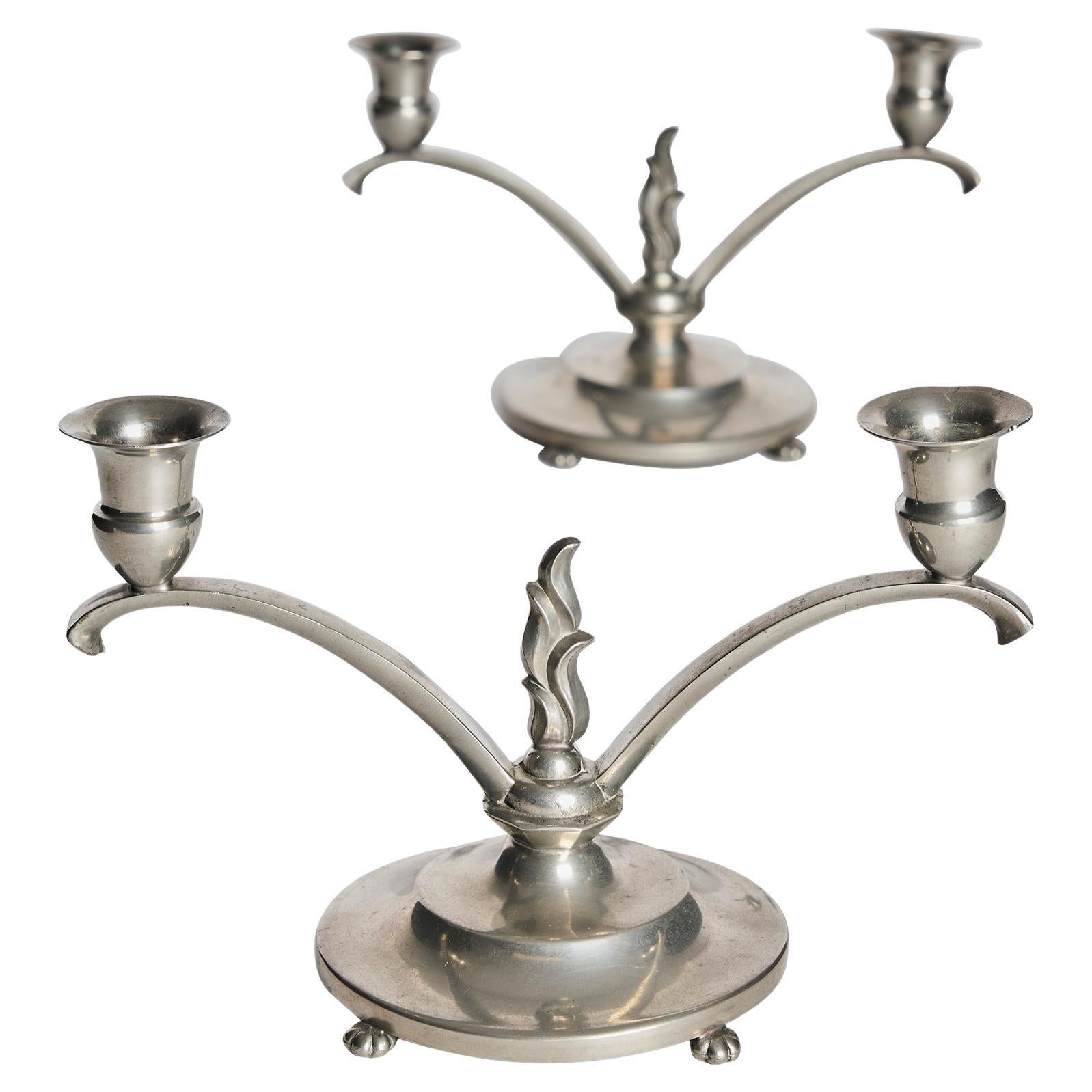 Coppia di candelabri svedesi in peltro Grace di Mabos Tenn, Svenskt Tenn, anni 
30